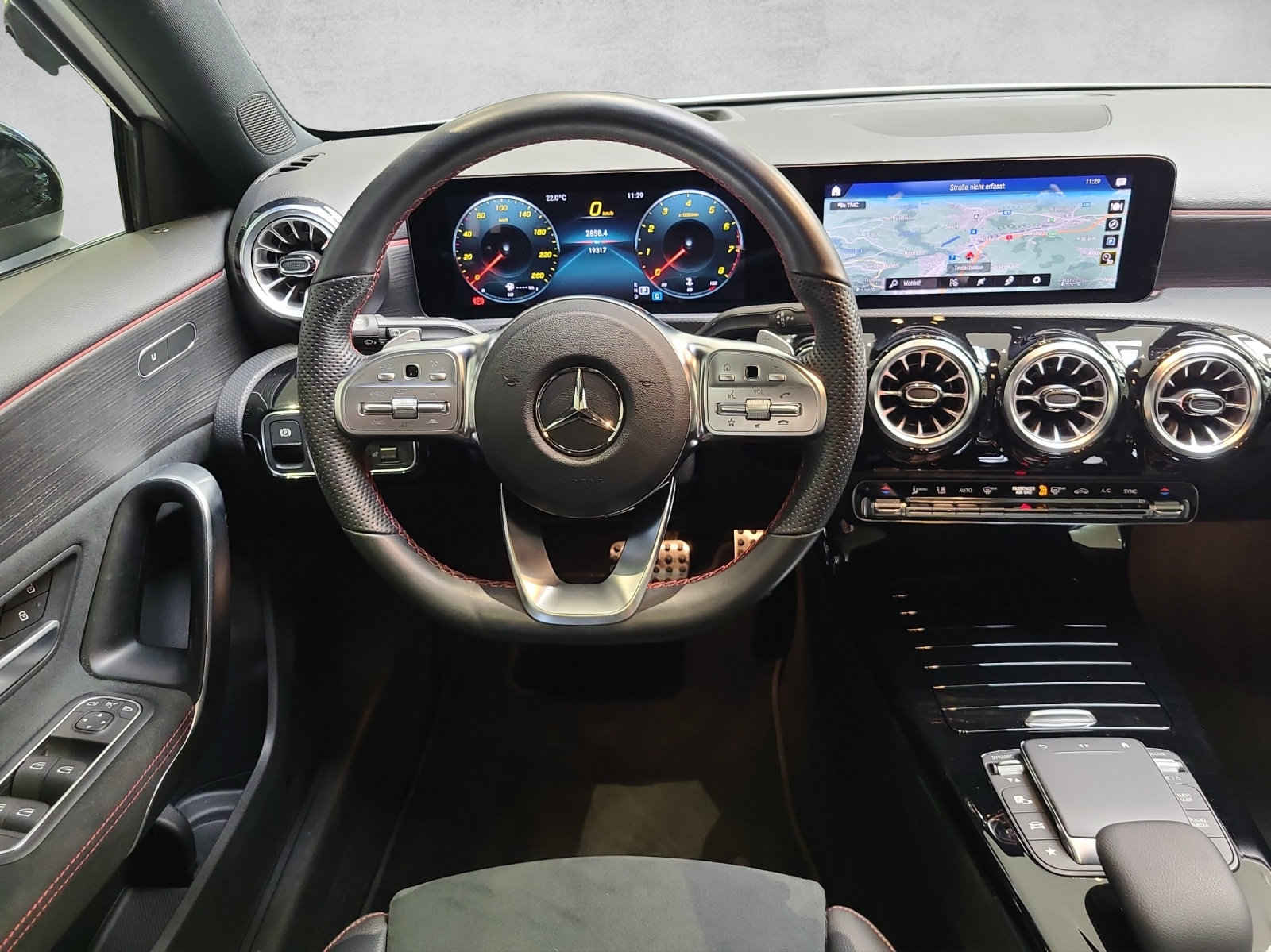 MERCEDES-BENZ A 250 AMG Line 4m-image-2