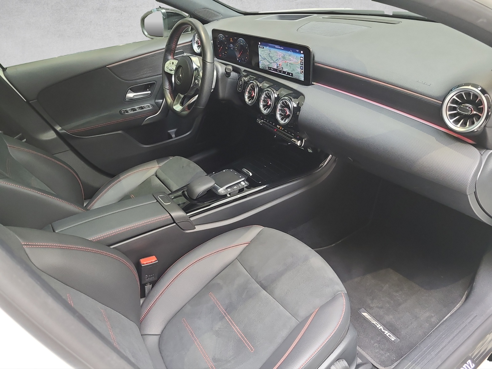 MERCEDES-BENZ A 250 AMG Line 4m-image-12