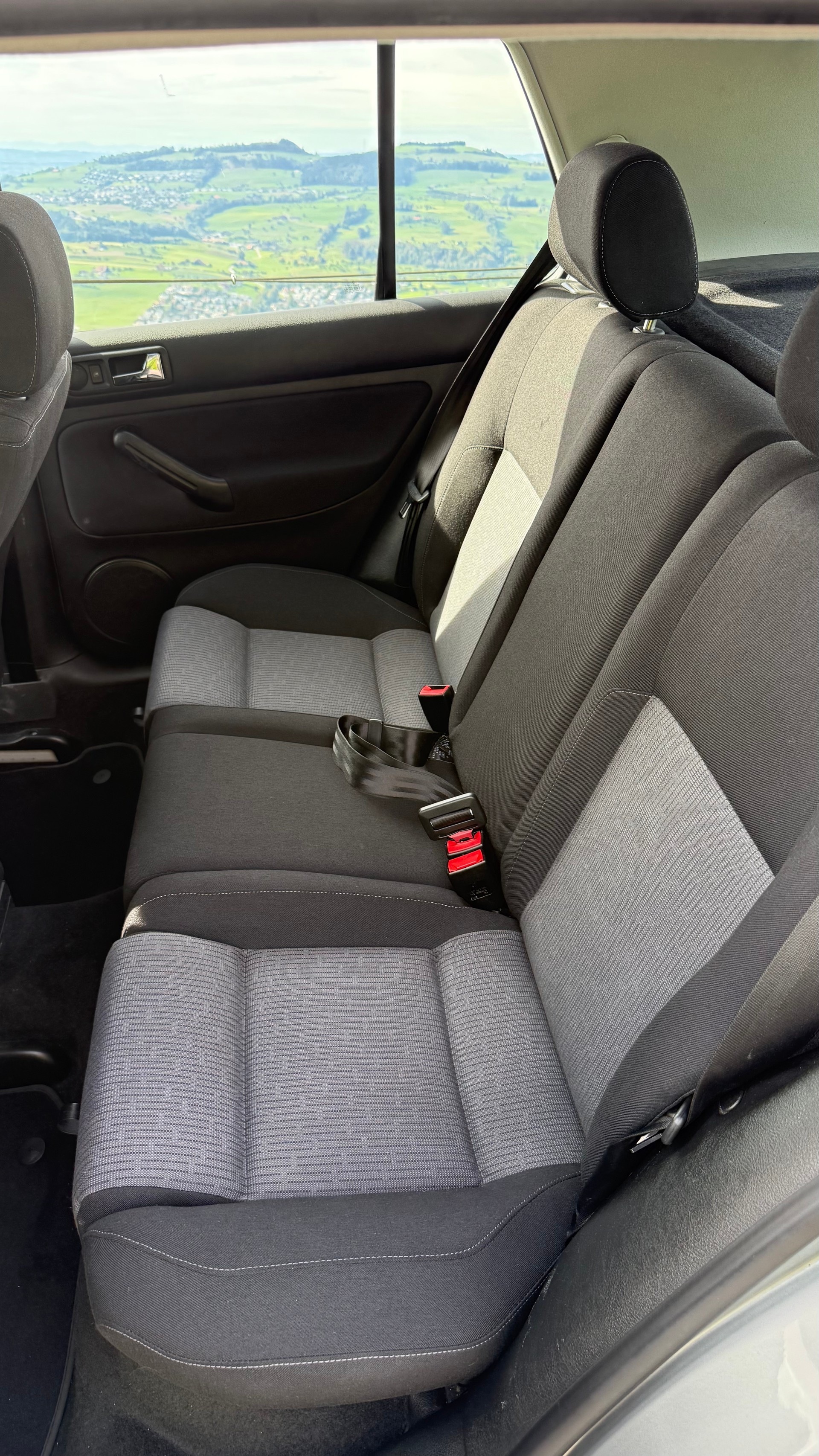 VW Golf 1.6 Pacific-image-4