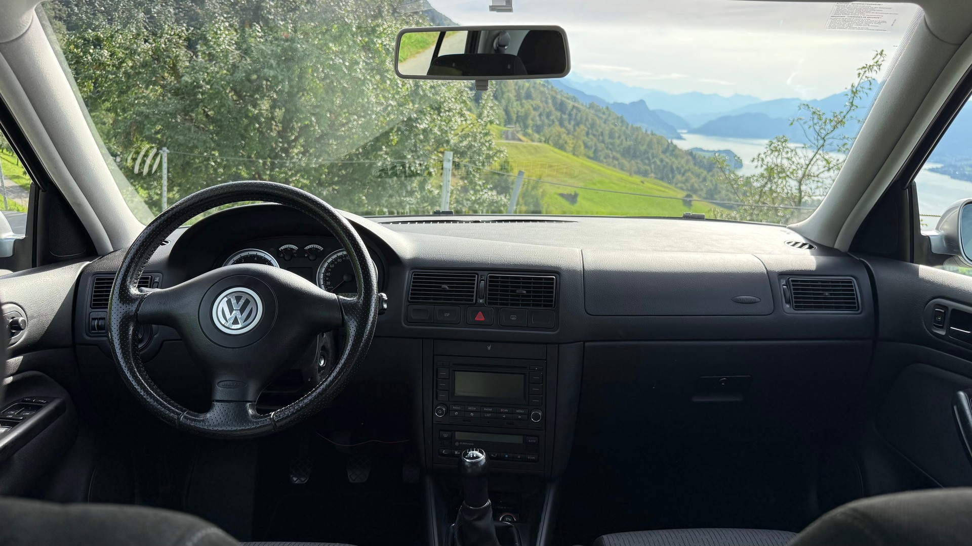 VW Golf 1.6 Pacific-image-3