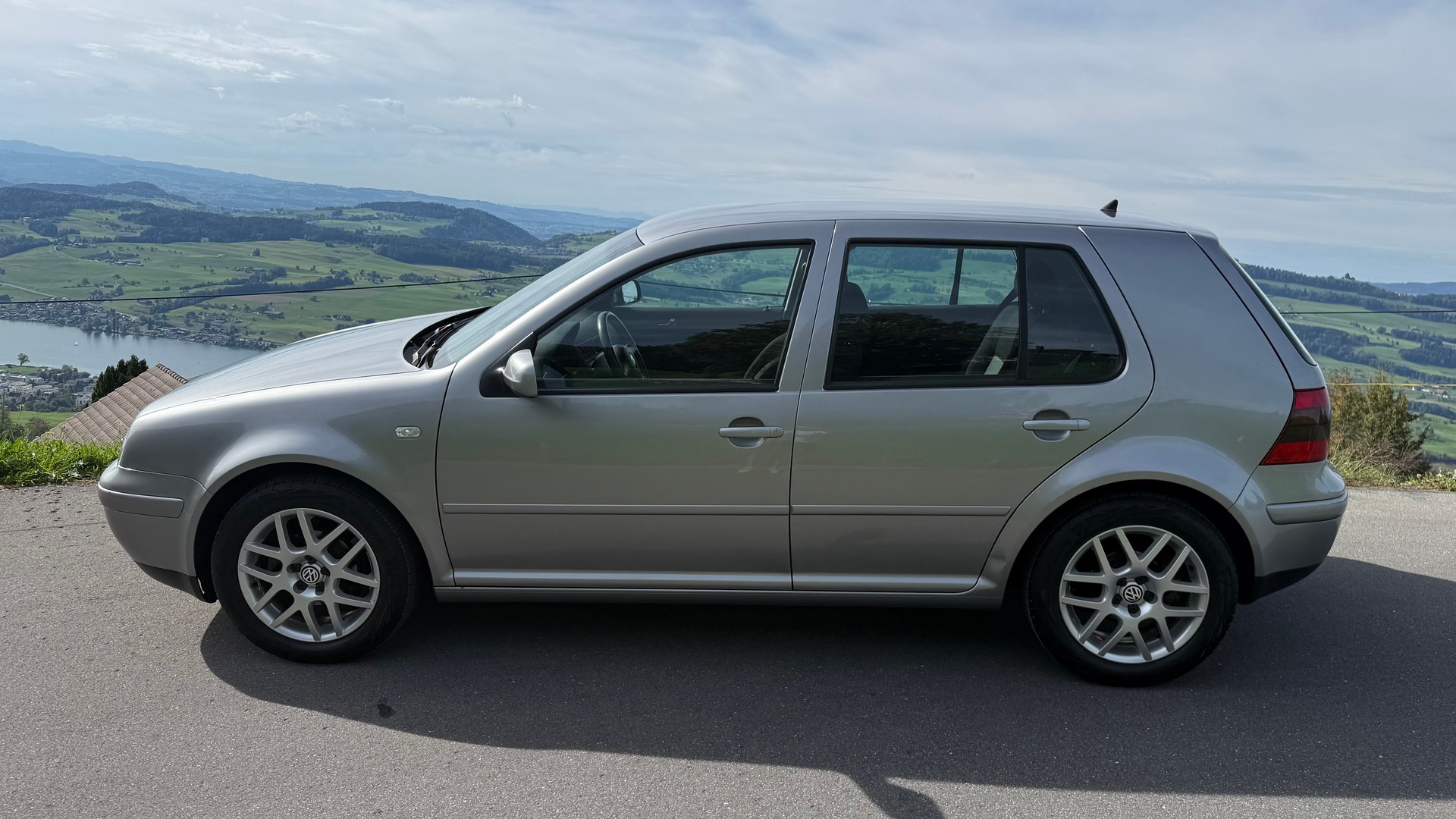 VW Golf 1.6 Pacific-image-2