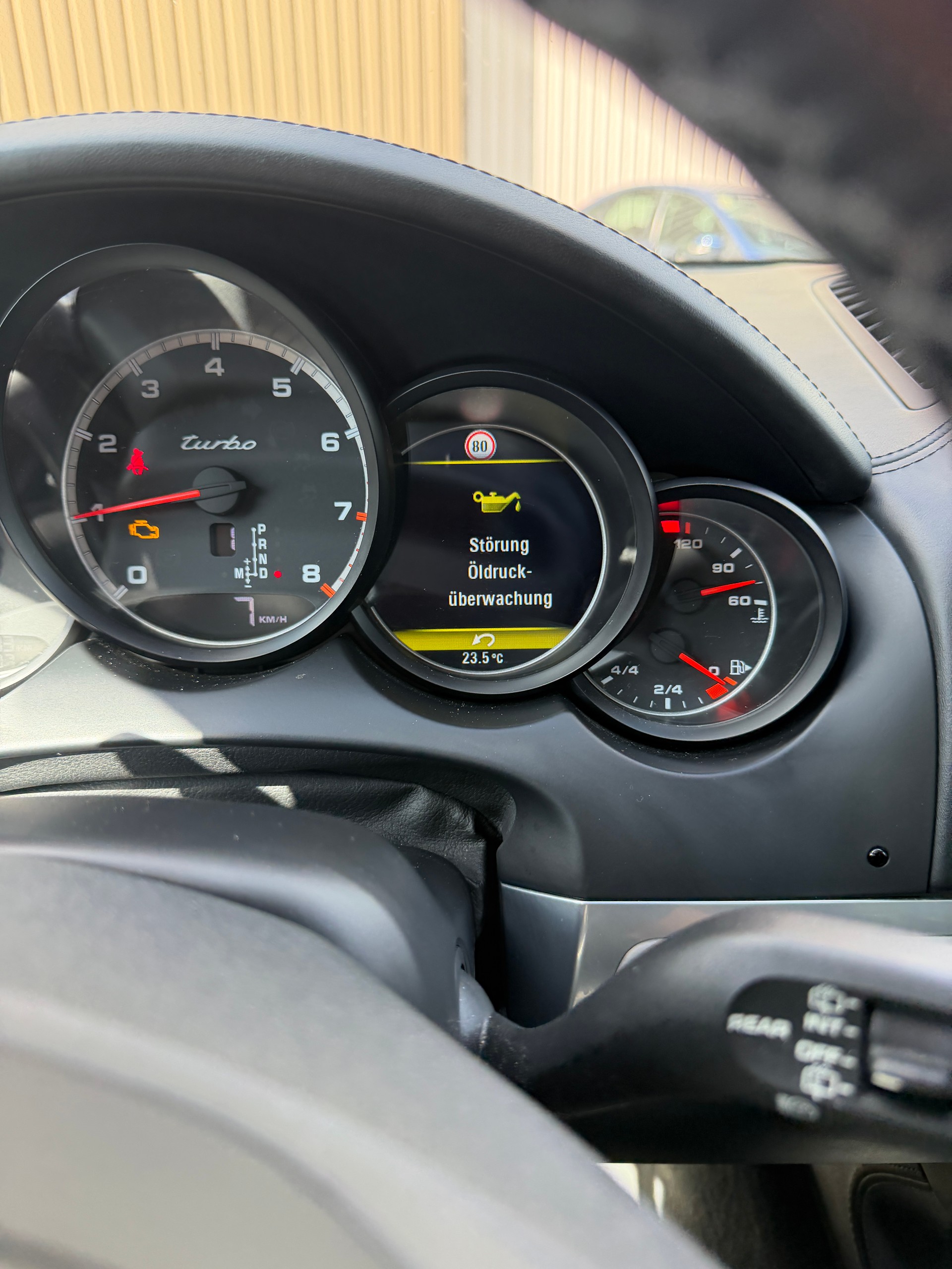 PORSCHE Cayenne Turbo-image-12