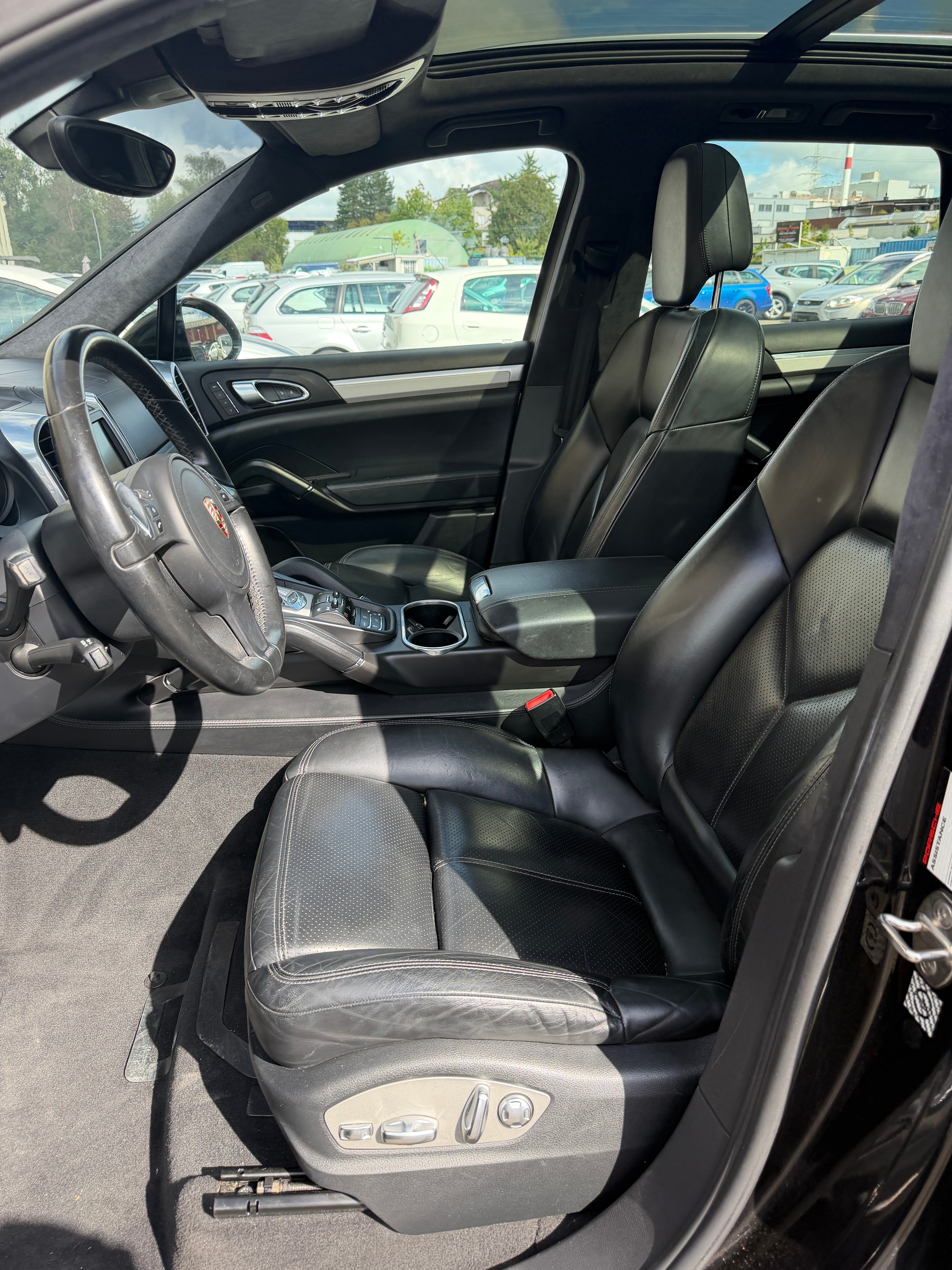 PORSCHE Cayenne Turbo-image-9