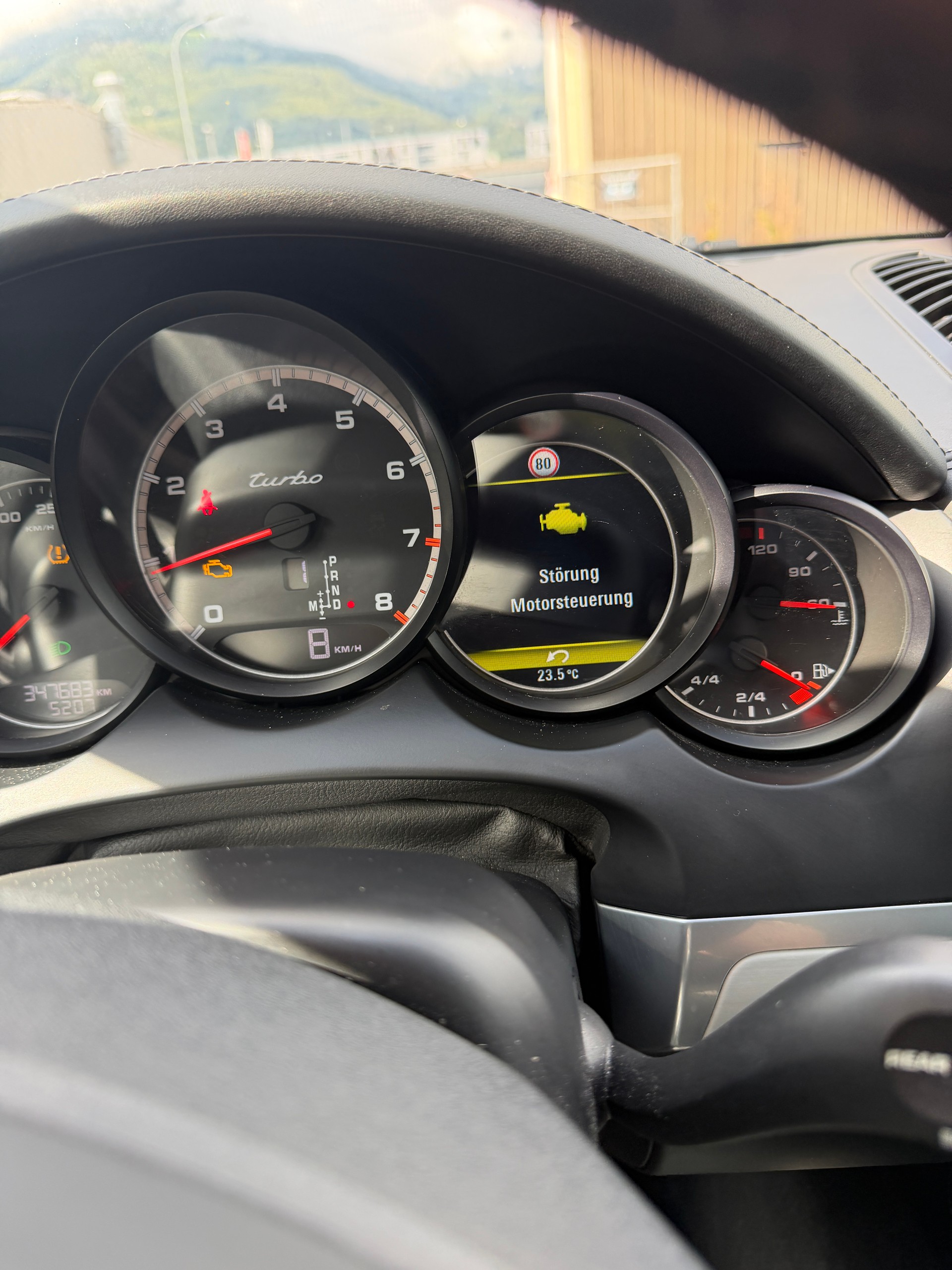 PORSCHE Cayenne Turbo-image-14