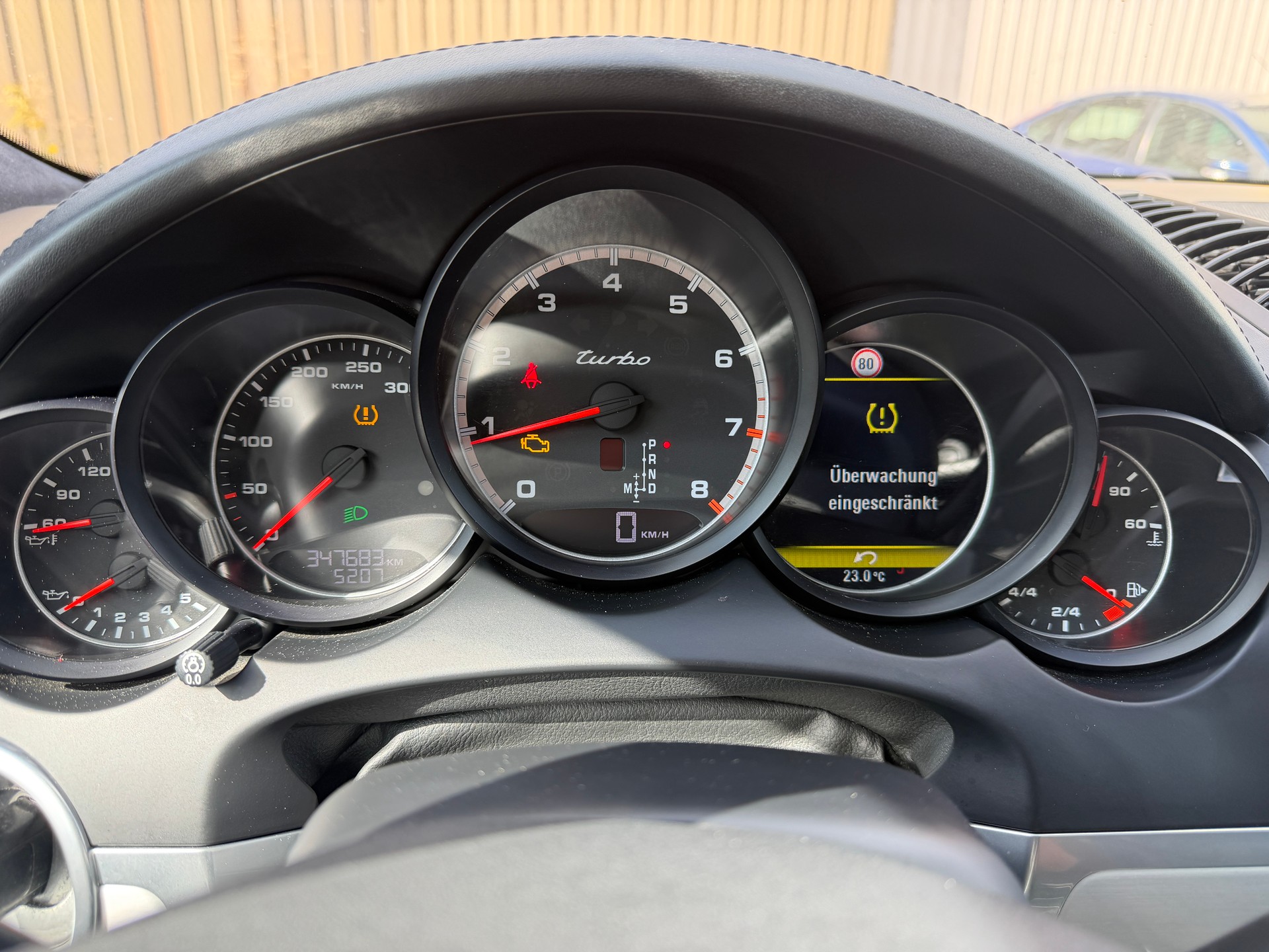 PORSCHE Cayenne Turbo-image-11