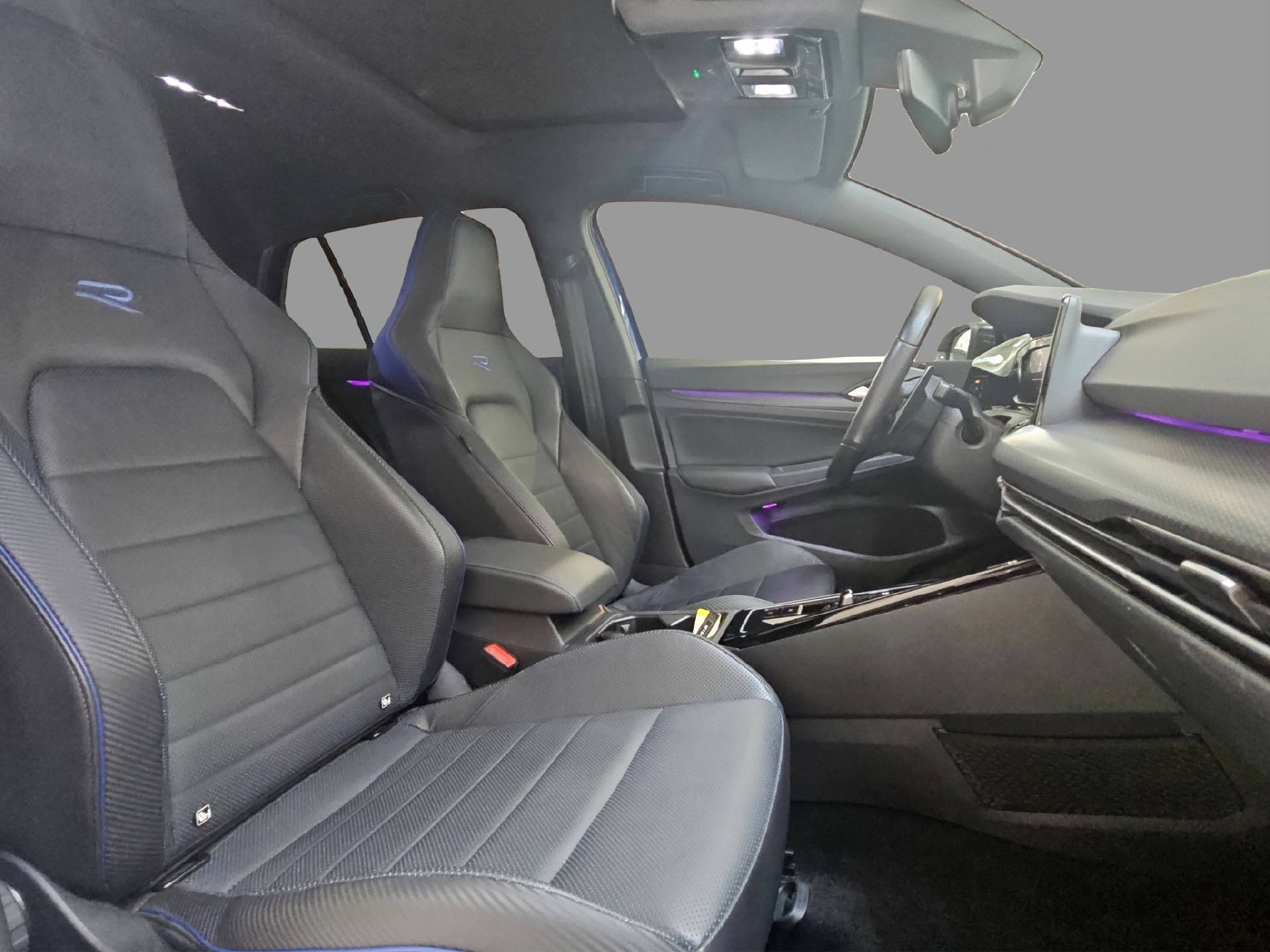VW Golf VIII 2.0 TSI R Performance DSG 4motion-image-12