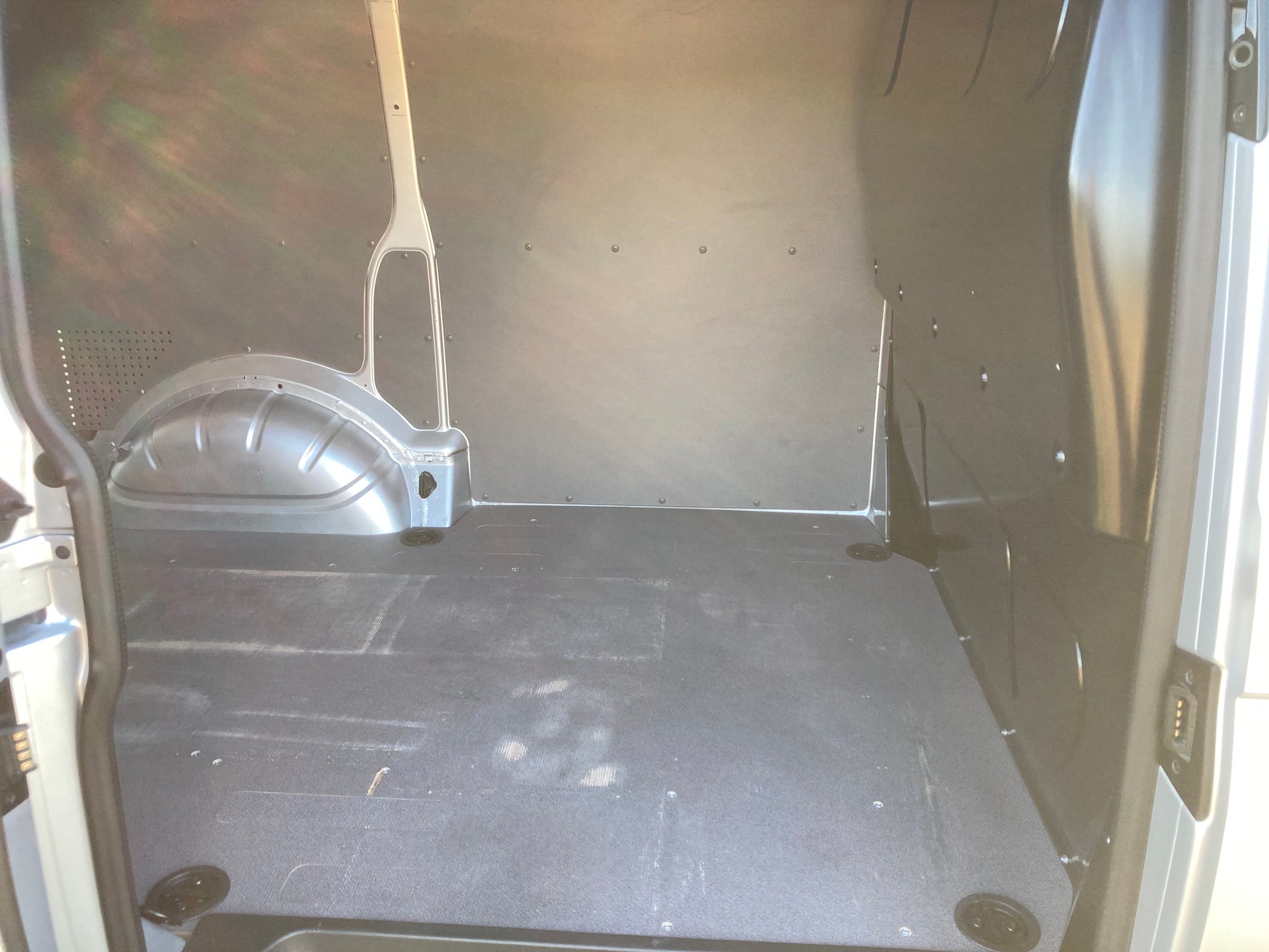 VW T6.1 2.0 TDI 4Motion DSG-image-6