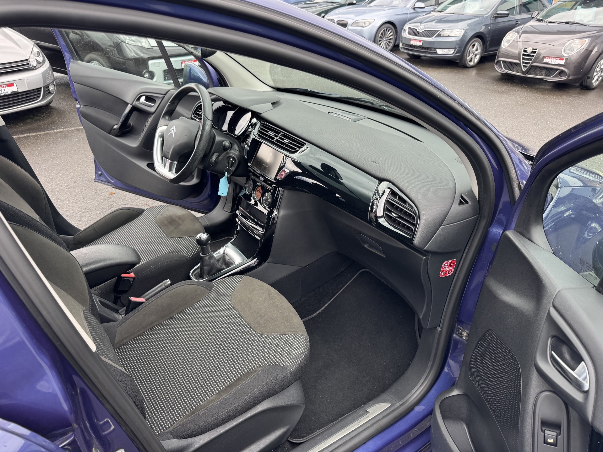 CITROEN C3 1.2i PureTech Exclusive-image-12