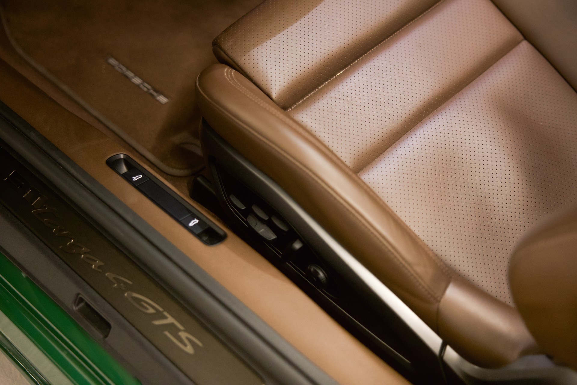 PORSCHE 911 Targa 4 GTS PDK *CH-FHZ*-image-21