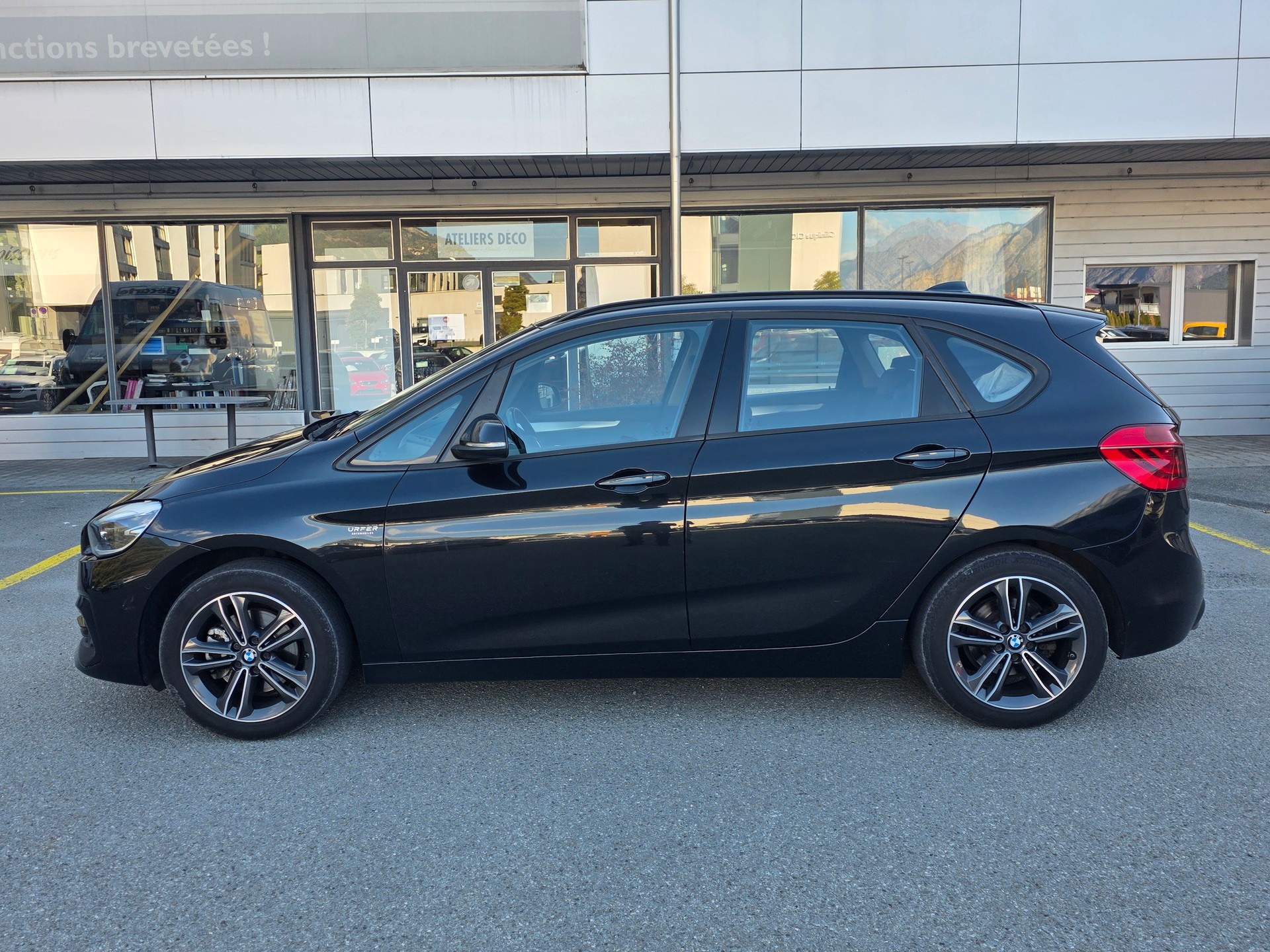 BMW 218d xDrive Active Tourer Steptronic Sport Line-image-1