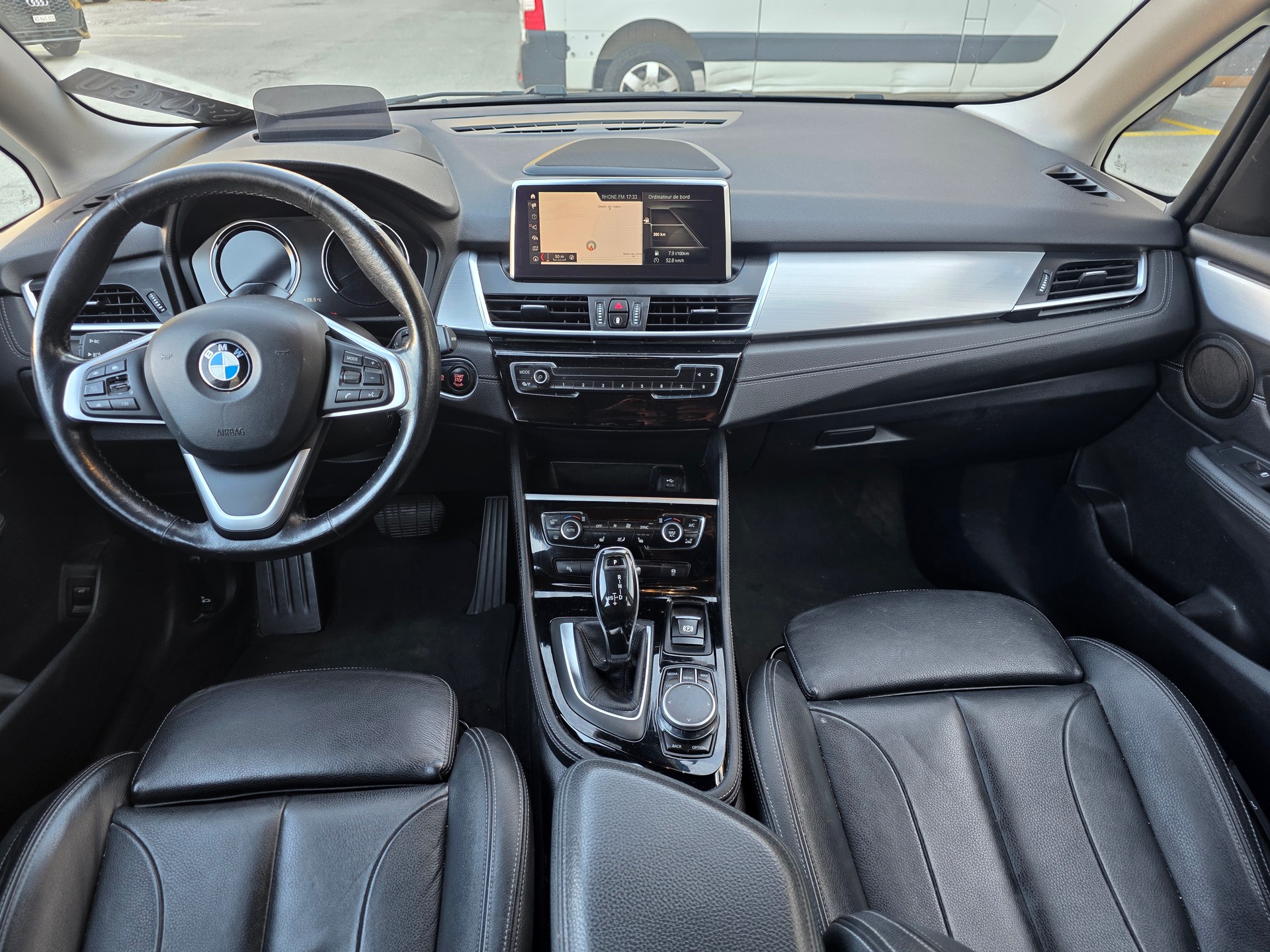 BMW 218d xDrive Active Tourer Steptronic Sport Line-image-7