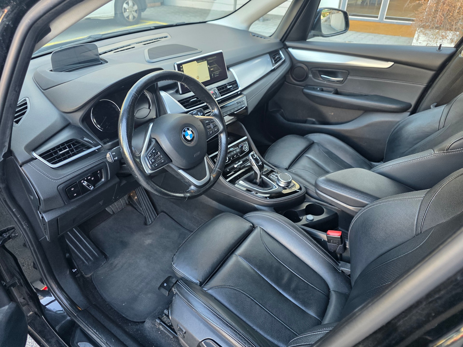 BMW 218d xDrive Active Tourer Steptronic Sport Line-image-8