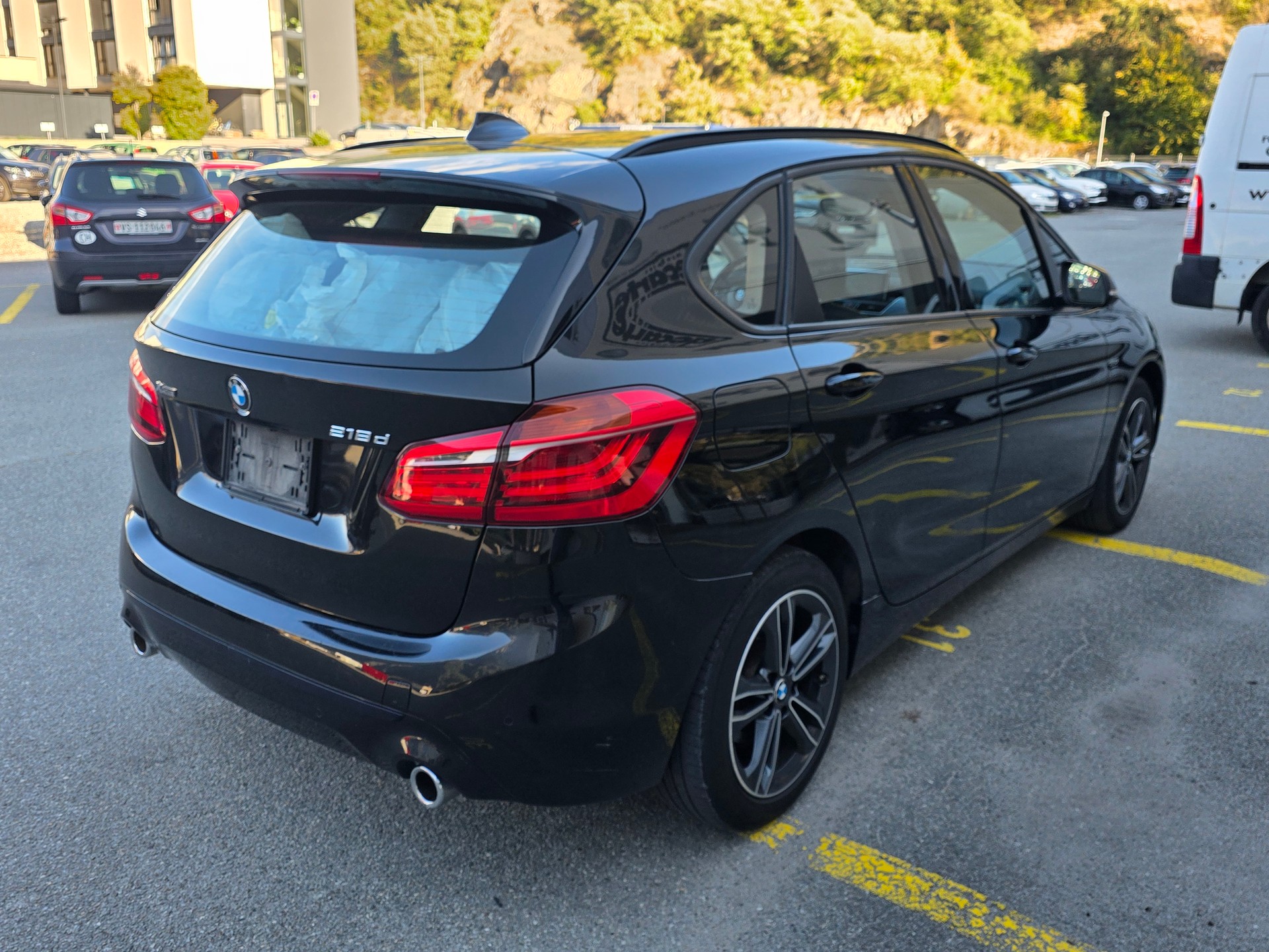 BMW 218d xDrive Active Tourer Steptronic Sport Line-image-4