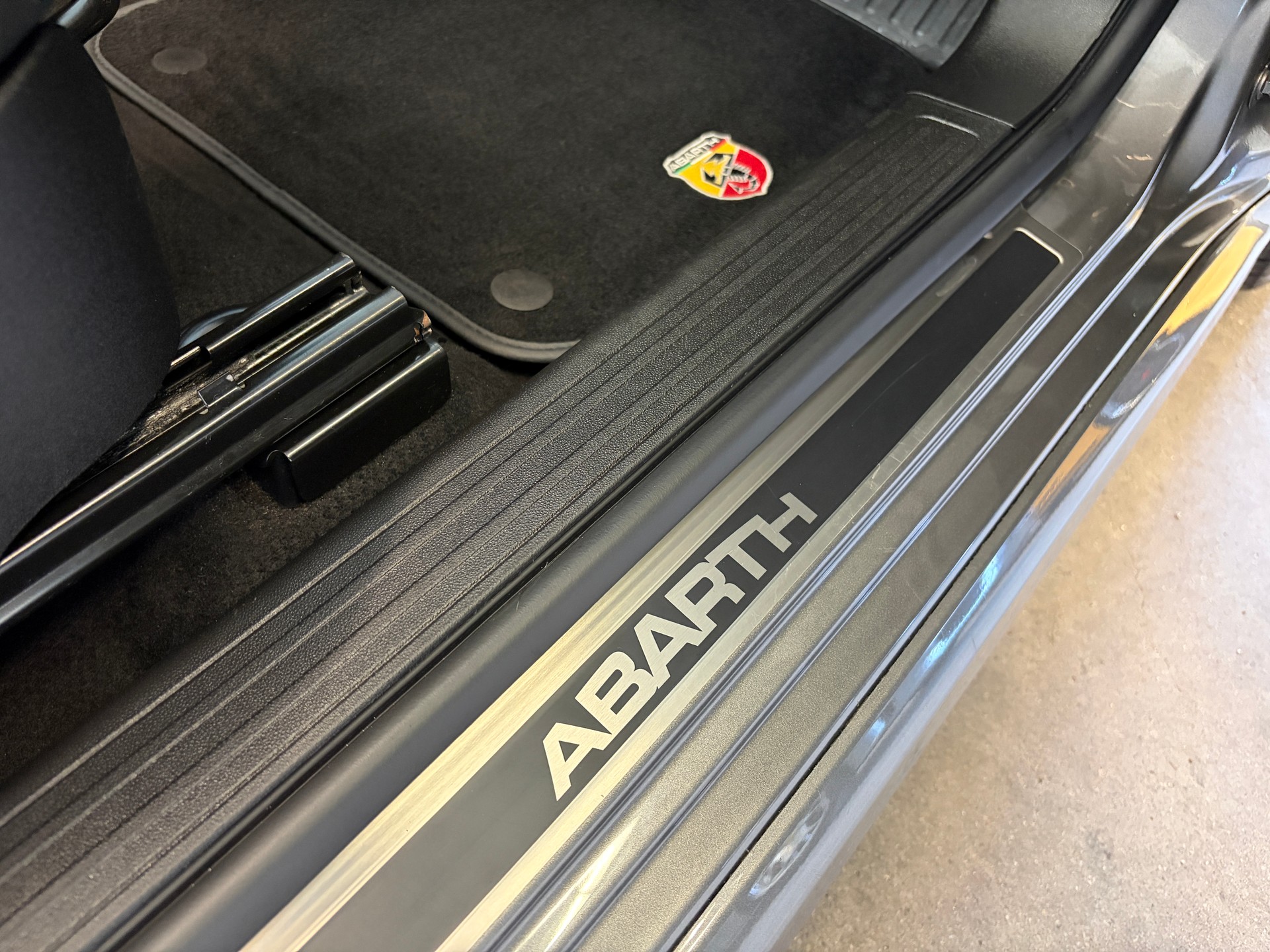FIAT 595C (Cabrio) 1.4 16V Turbo AUTOMATIK-image-6