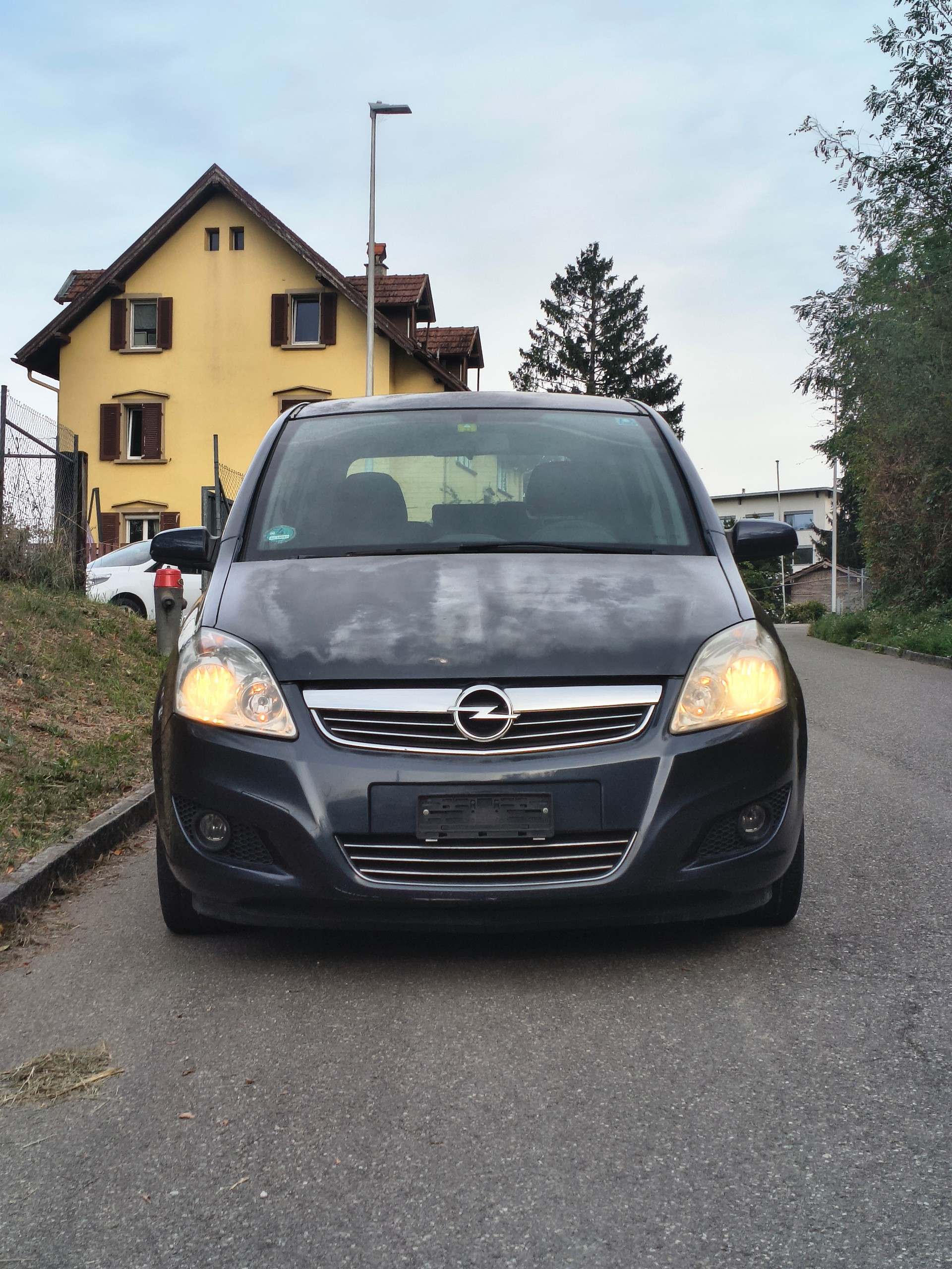 OPEL Zafira 1.9 CDTI Sport Automatic-image-1