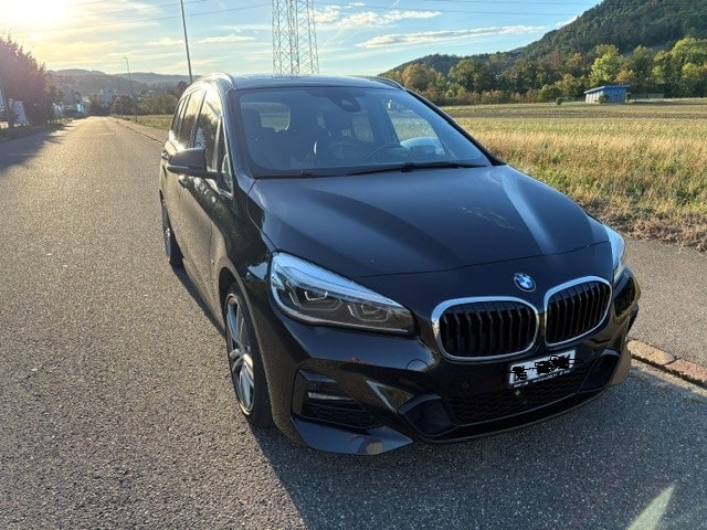 BMW 220i-image-0