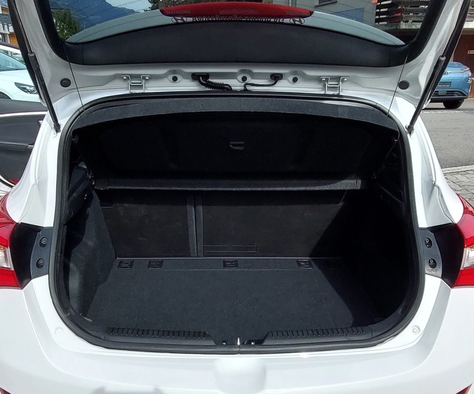 HYUNDAI i30 1.6 GDI GO!-image-13