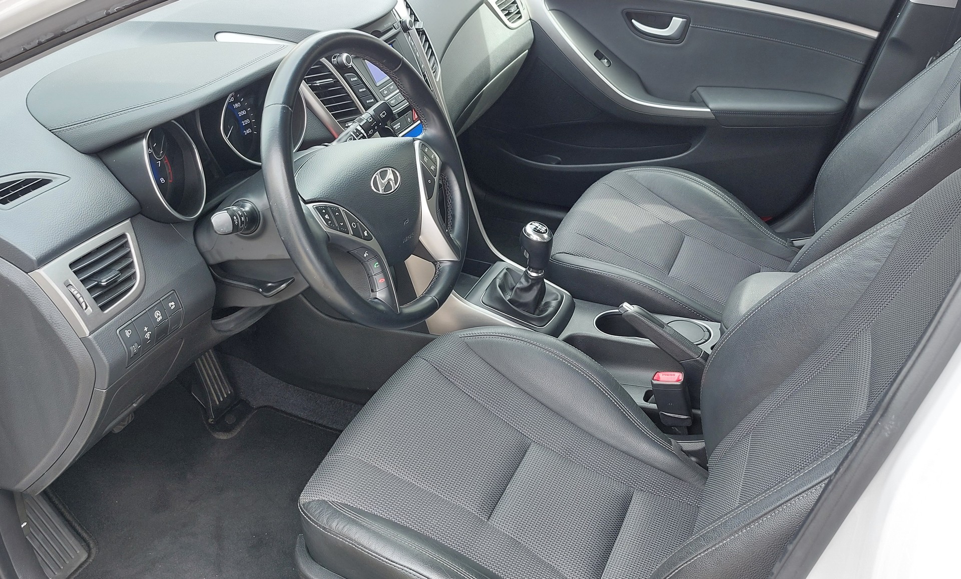 HYUNDAI i30 1.6 GDI GO!-image-9
