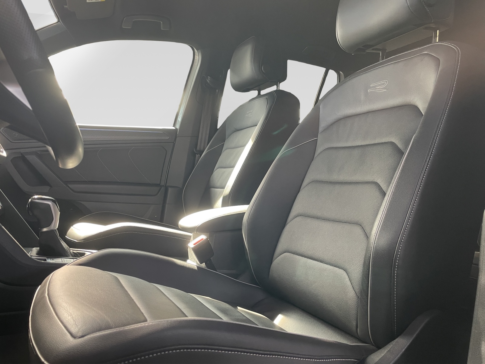 VW Tiguan 2.0 TDI SCR R-Line DSG-image-12
