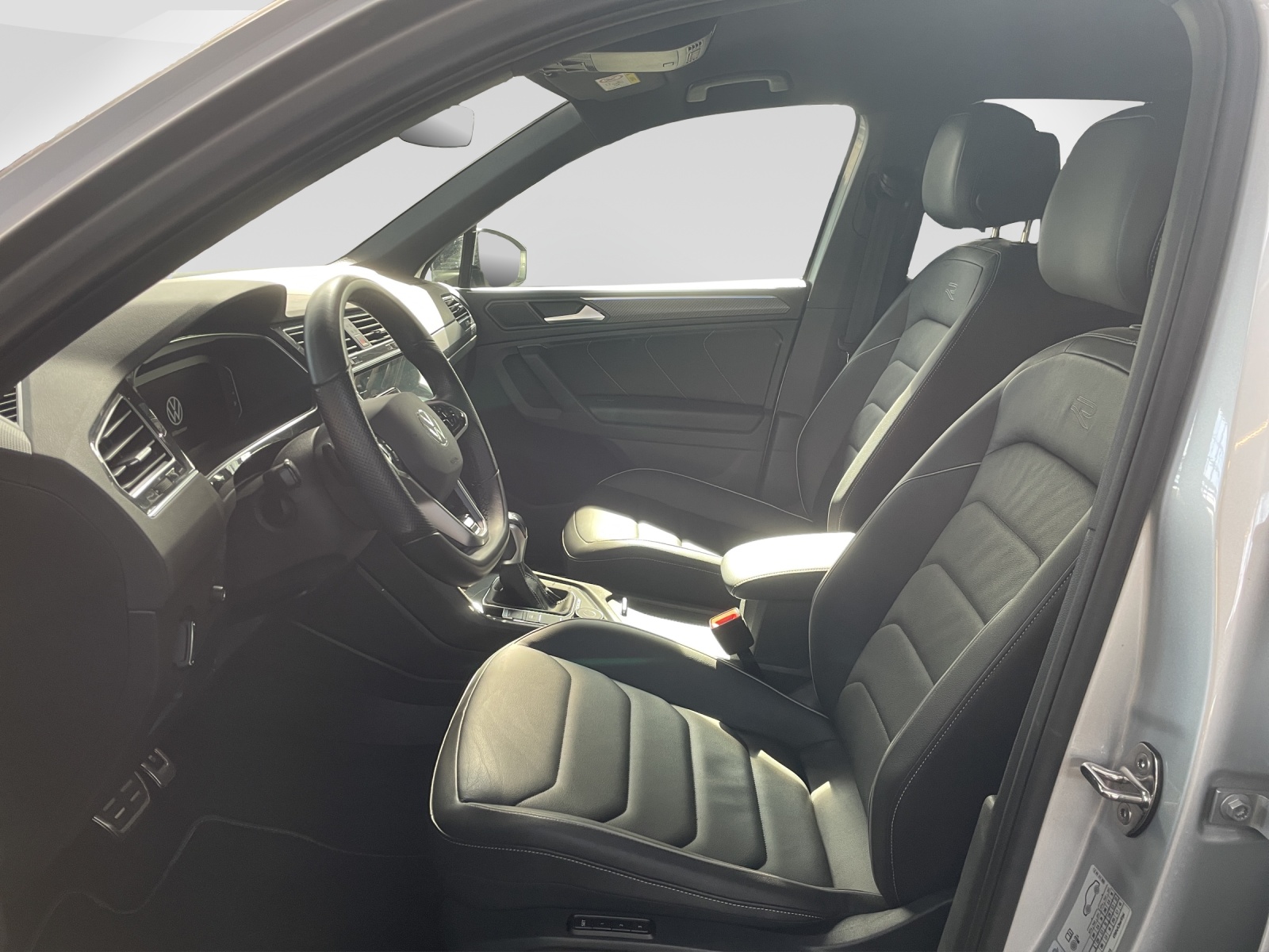 VW Tiguan 2.0 TDI SCR R-Line DSG-image-8