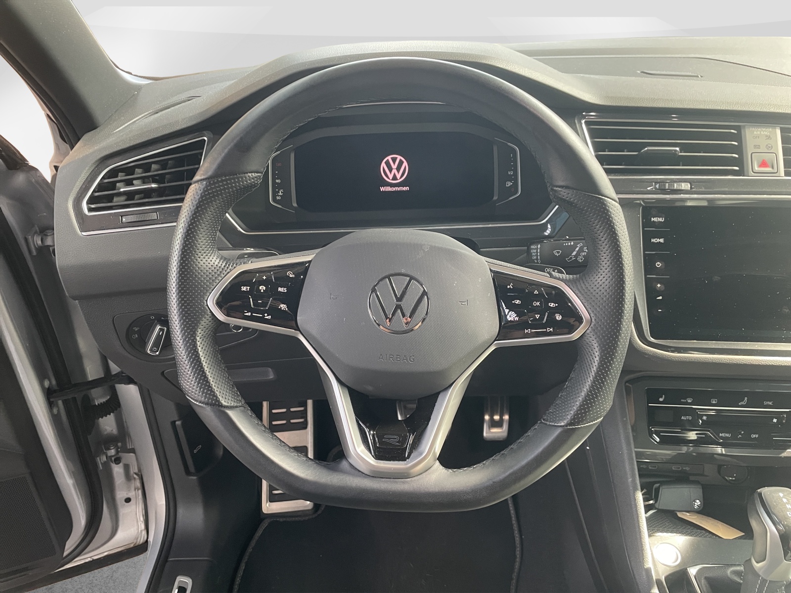 VW Tiguan 2.0 TDI SCR R-Line DSG-image-10