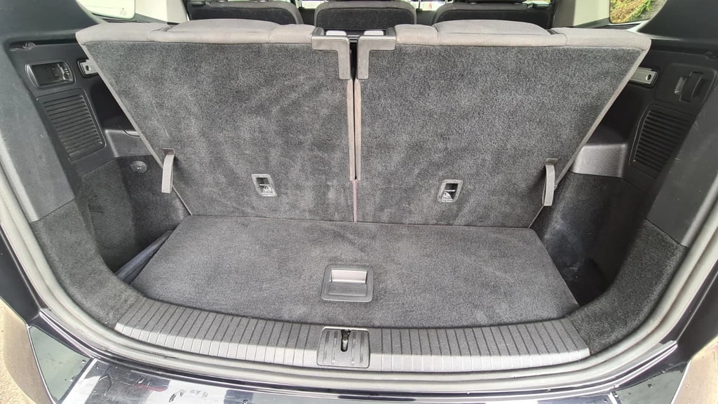 VW Touran 2.0 TDI BlueMotion Technology Comfortline DSG ** 7-Plätzer ** Gr-Navi ** RF-Kamera ** ACC ** Sitzheizung ** Ab MFK **-image-8