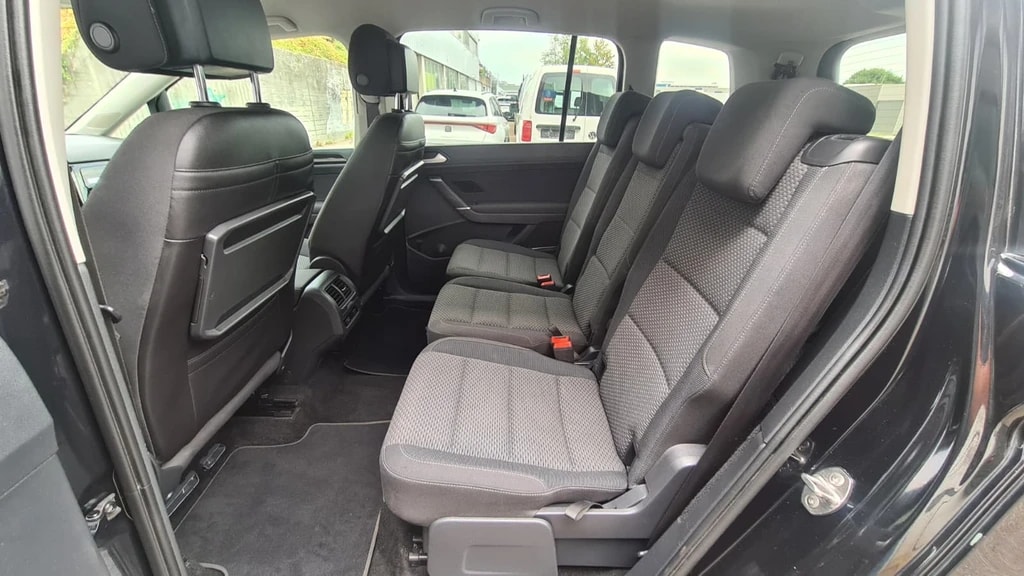 VW Touran 2.0 TDI BlueMotion Technology Comfortline DSG ** 7-Plätzer ** Gr-Navi ** RF-Kamera ** ACC ** Sitzheizung ** Ab MFK **-image-17