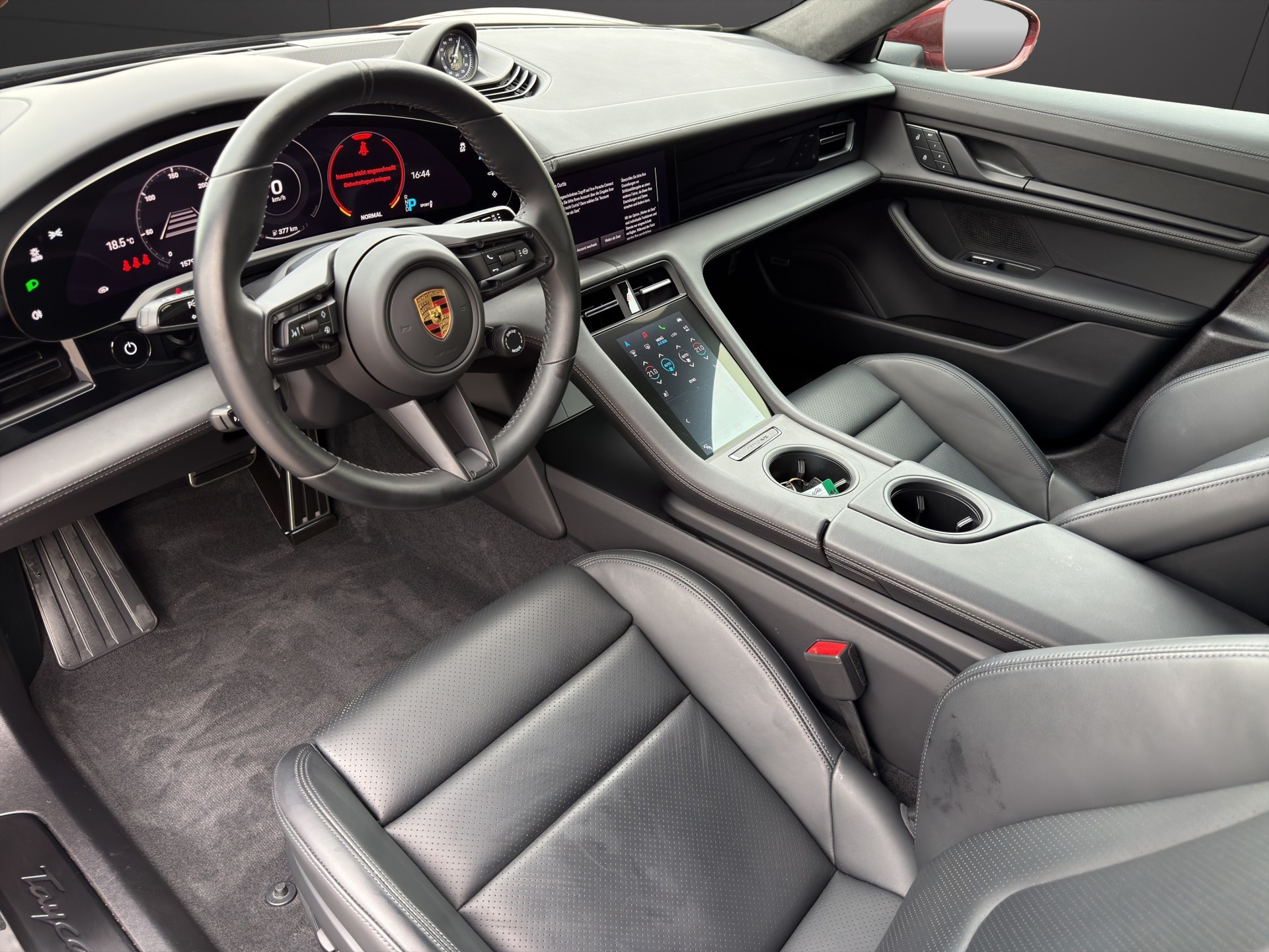 PORSCHE Taycan GTS / CH-Fahrzeug-image-9