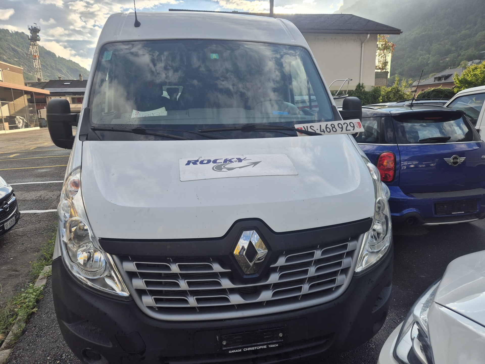 RENAULT Master T35 ENERGY dCi 145 Kombi L2H2-image-2