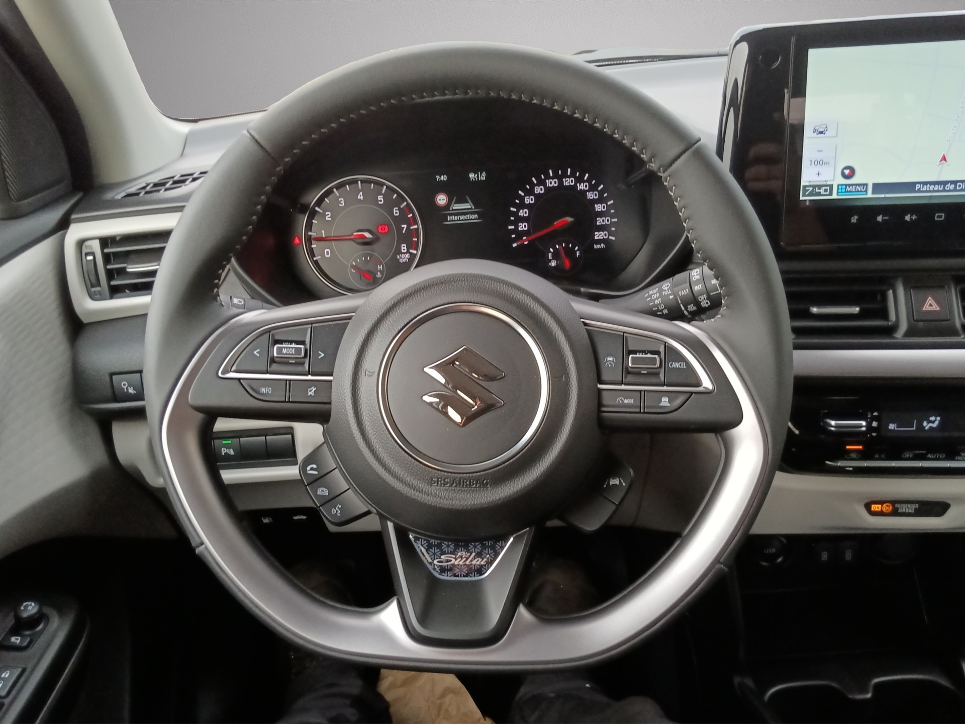 SUZUKI Swift 1.2 Compact Top Hybrid 4x4-image-10