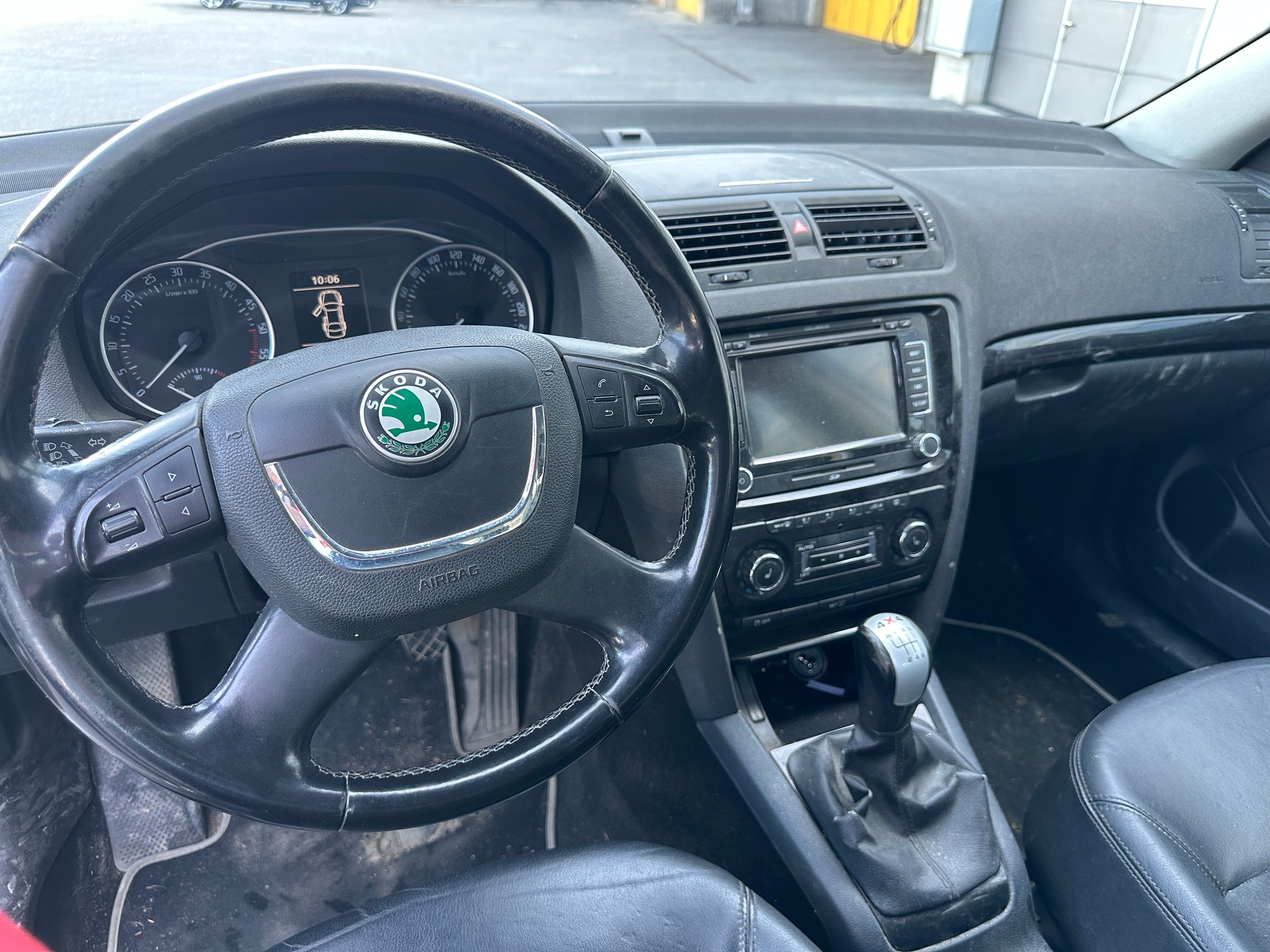 SKODA Octavia Combi 2.0 TDI Laurin & Klement 4x4-image-4