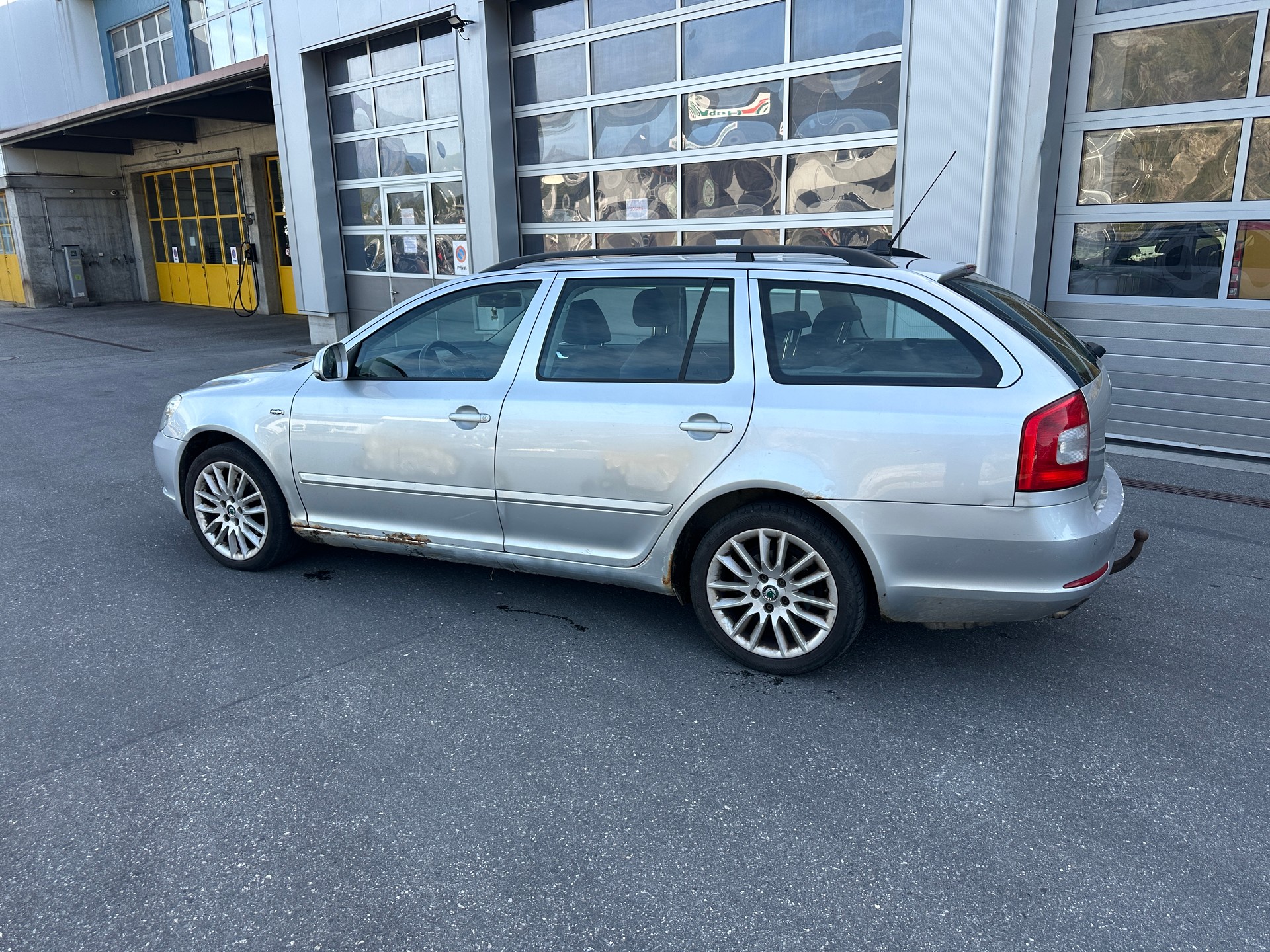 SKODA Octavia Combi 2.0 TDI Laurin & Klement 4x4-image-5