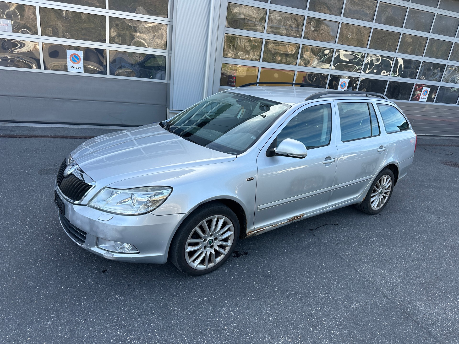 SKODA Octavia Combi 2.0 TDI Laurin & Klement 4x4-image-2