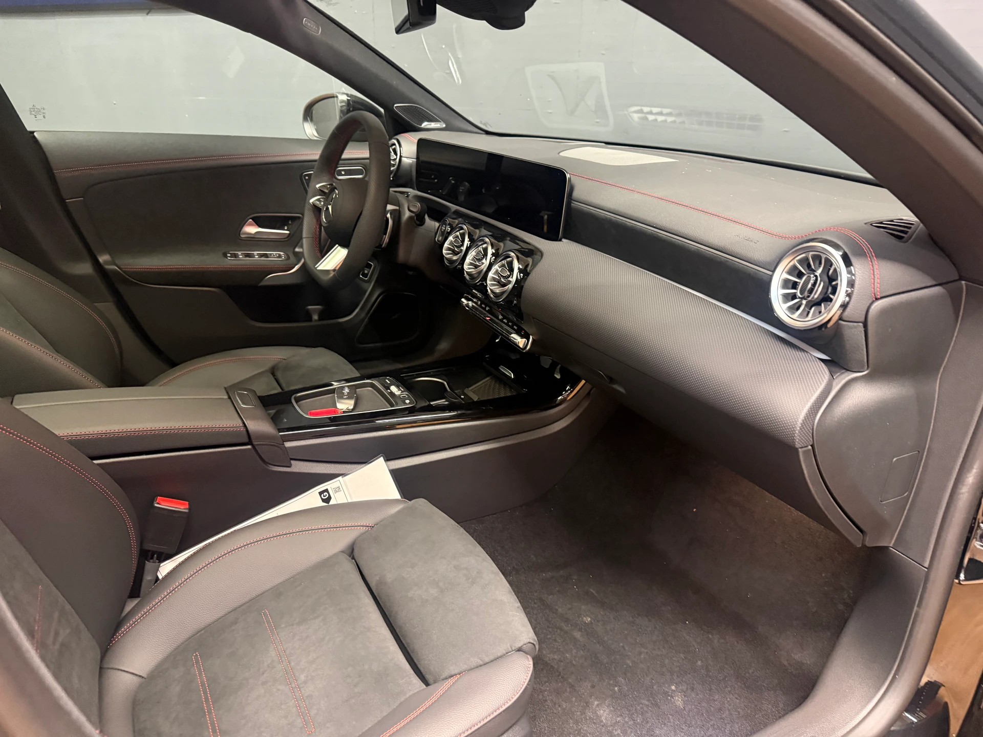 MERCEDES-BENZ CLA 250 4M - AMG / DISTRONIC / 360 Grad Kamera / Head-Up Display-image-13
