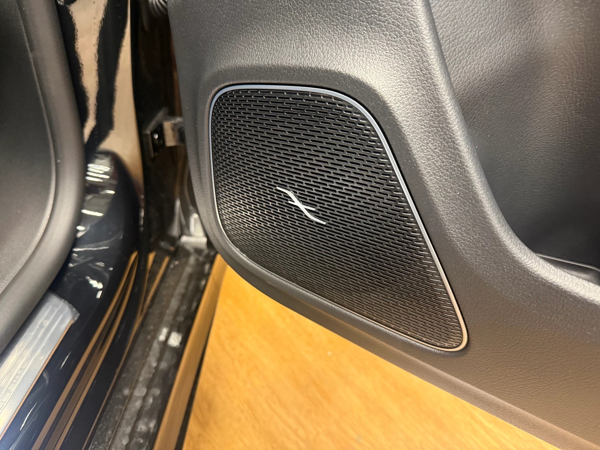 MERCEDES-BENZ CLA 250 4M - AMG / DISTRONIC / 360 Grad Kamera / Head-Up Display-image-12