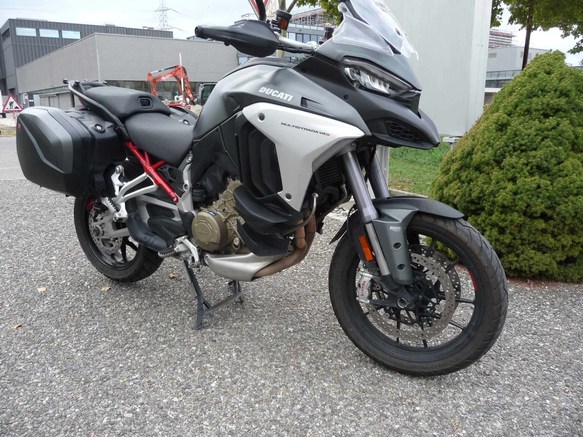 DUCATI Multistrada V4 S Travel & Radar-showroom-element-1