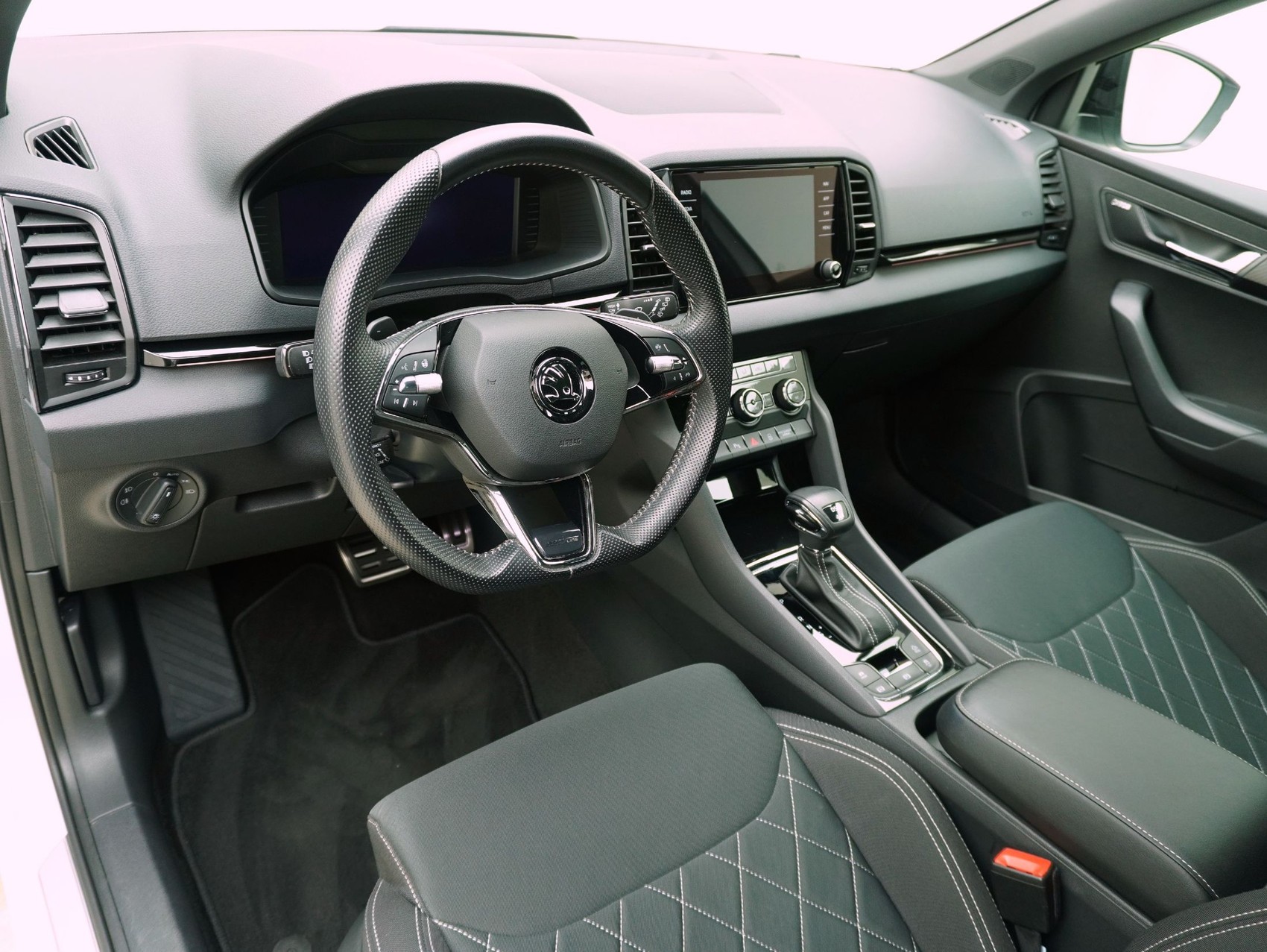 SKODA Karoq 2.0 TDI DSG Sport Line 4x4-image-9