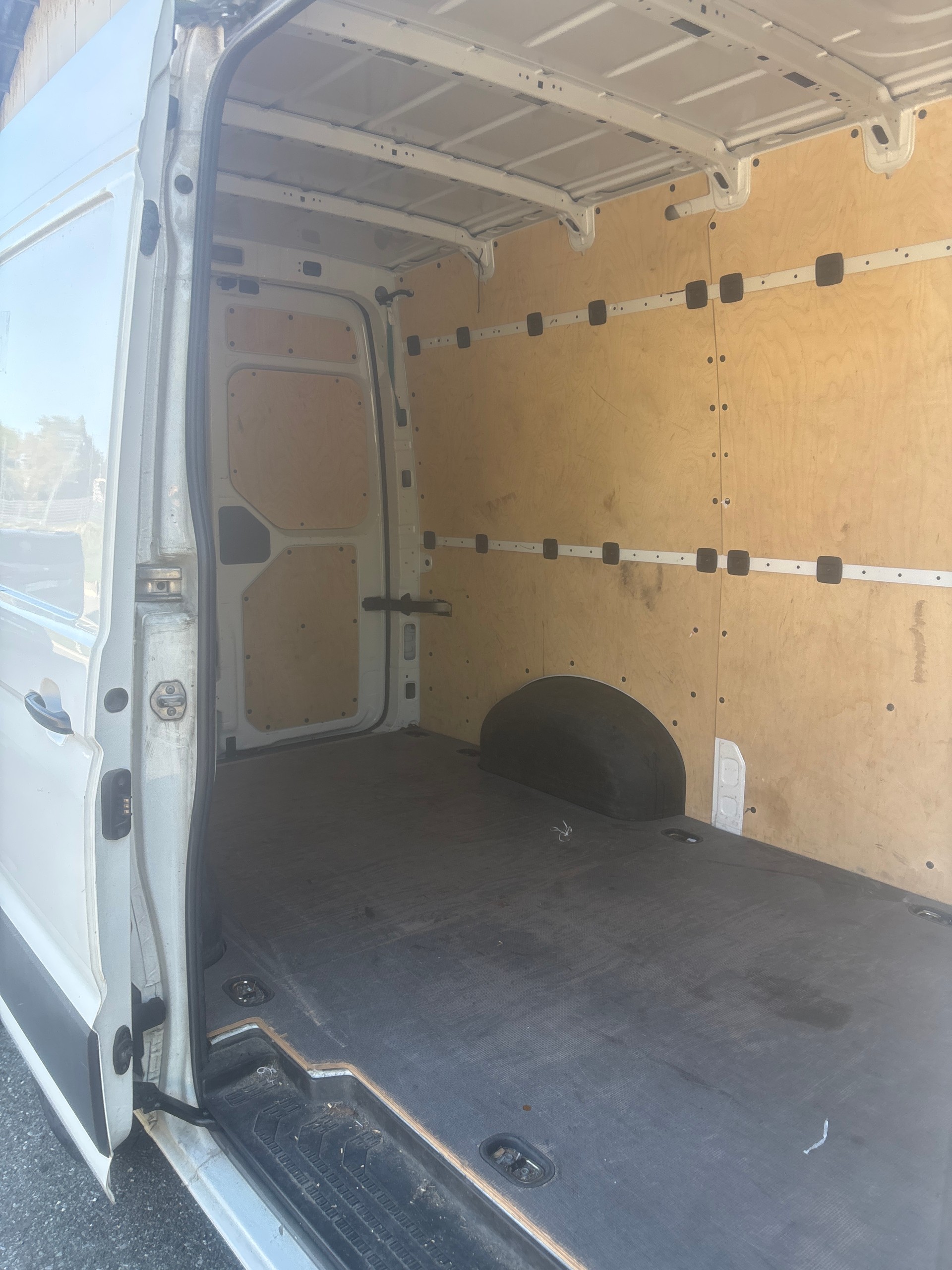 VW Crafter 35 2.0 TDI Entry L3 A-image-11