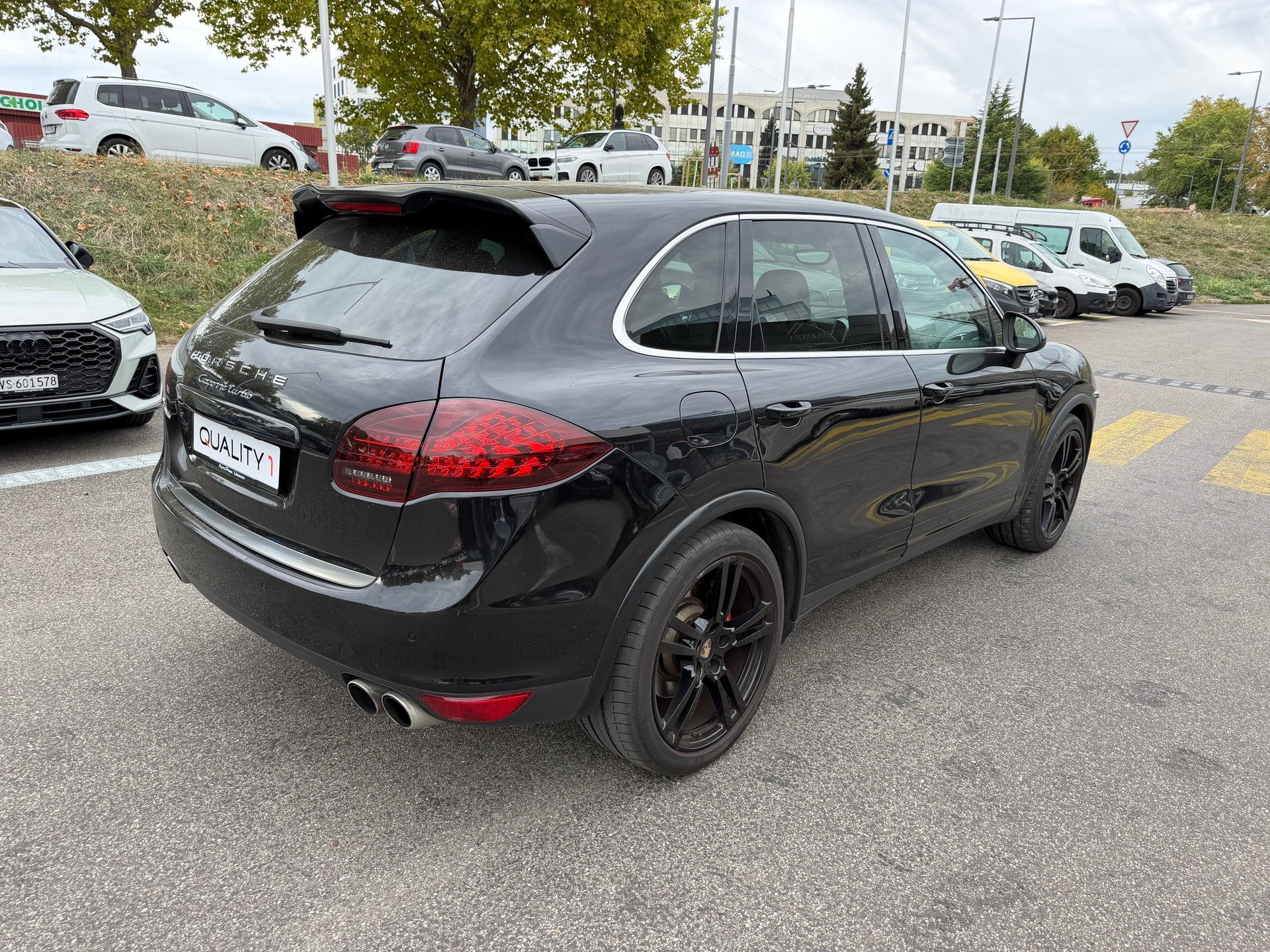PORSCHE Cayenne Turbo-image-2