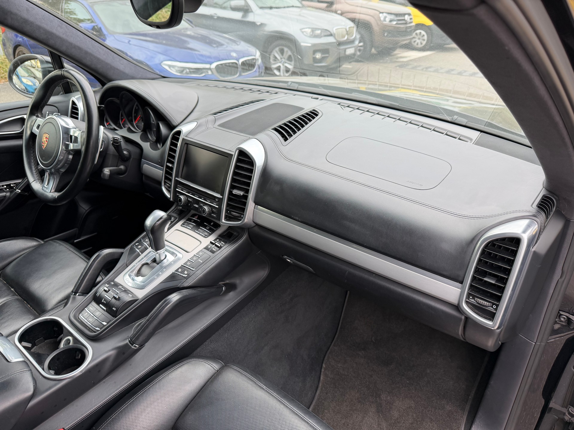 PORSCHE Cayenne Turbo-image-5