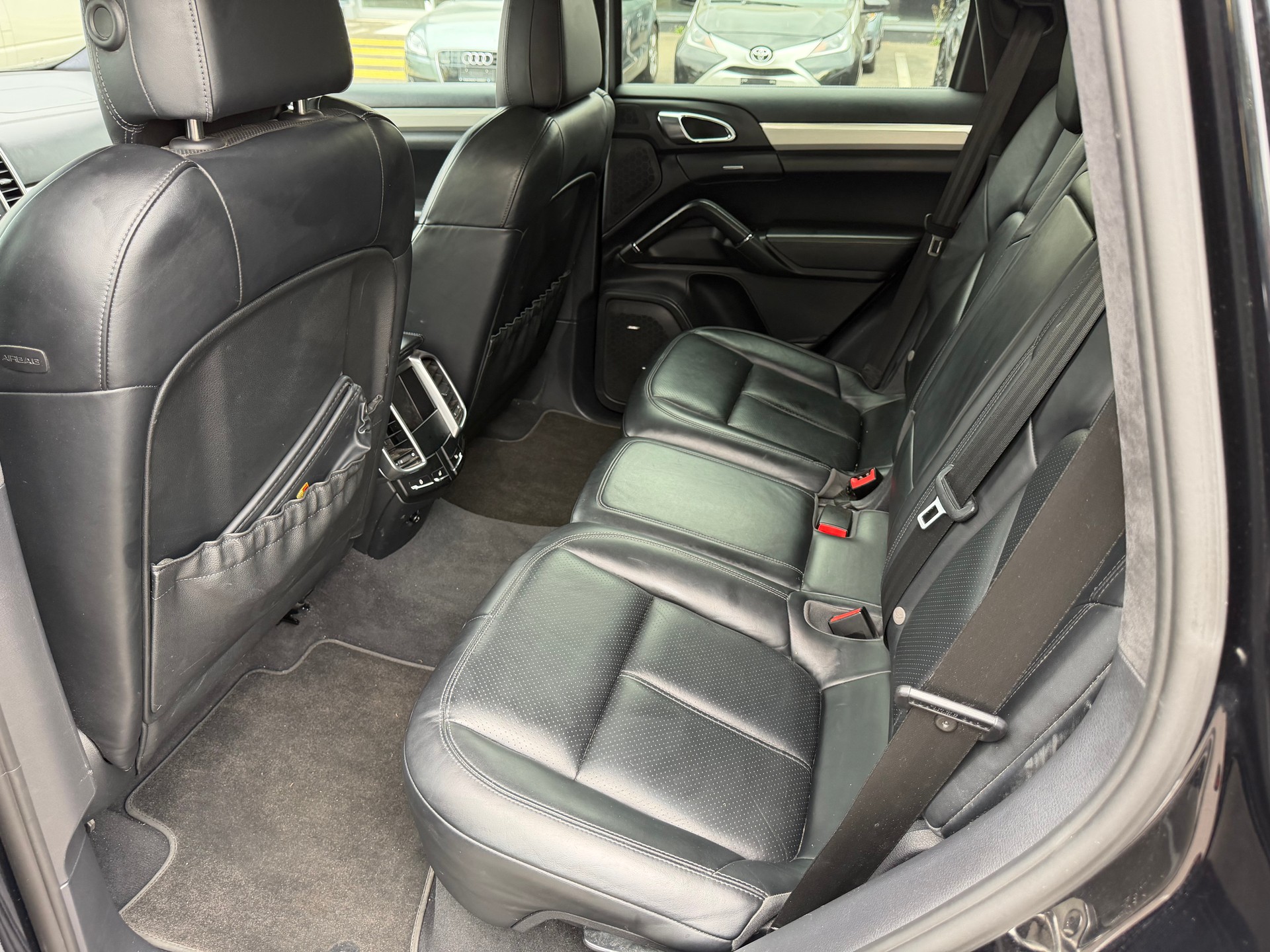 PORSCHE Cayenne Turbo-image-9