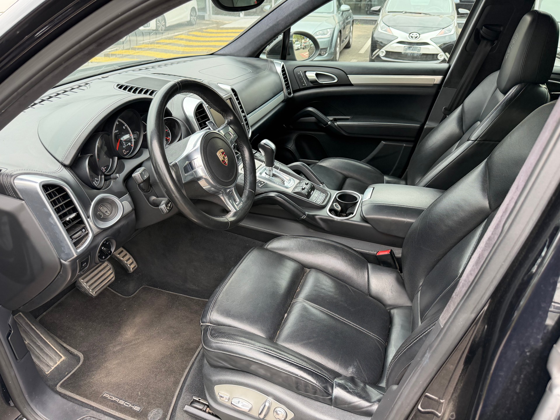 PORSCHE Cayenne Turbo-image-7