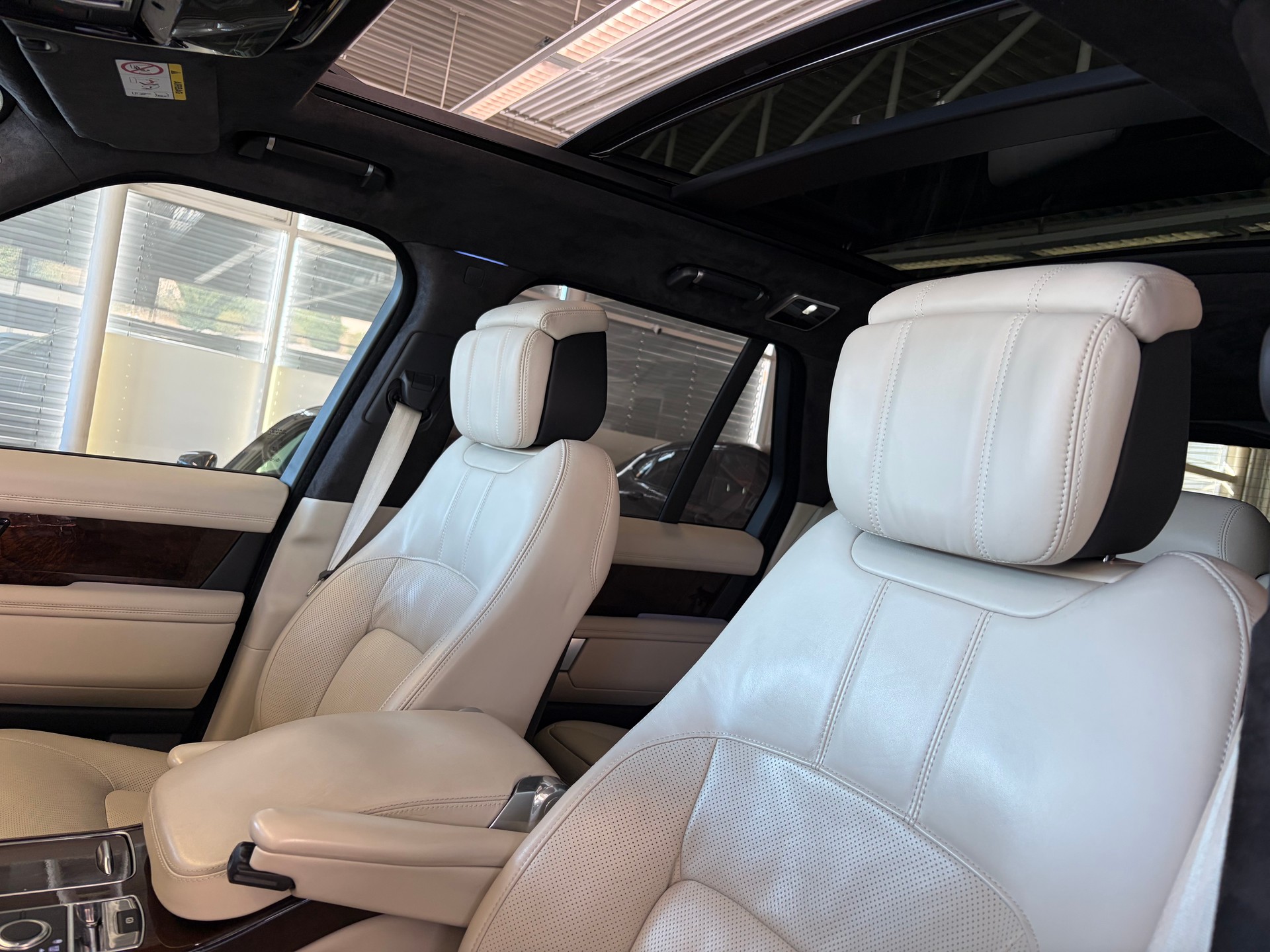 LAND ROVER Range Rover 3.0 SDV6 Vogue | CH | Leder Ivory | Pano | Standheizung | HeadUp | Drive Pro | Pixel-Laser | DAB+ |-image-10