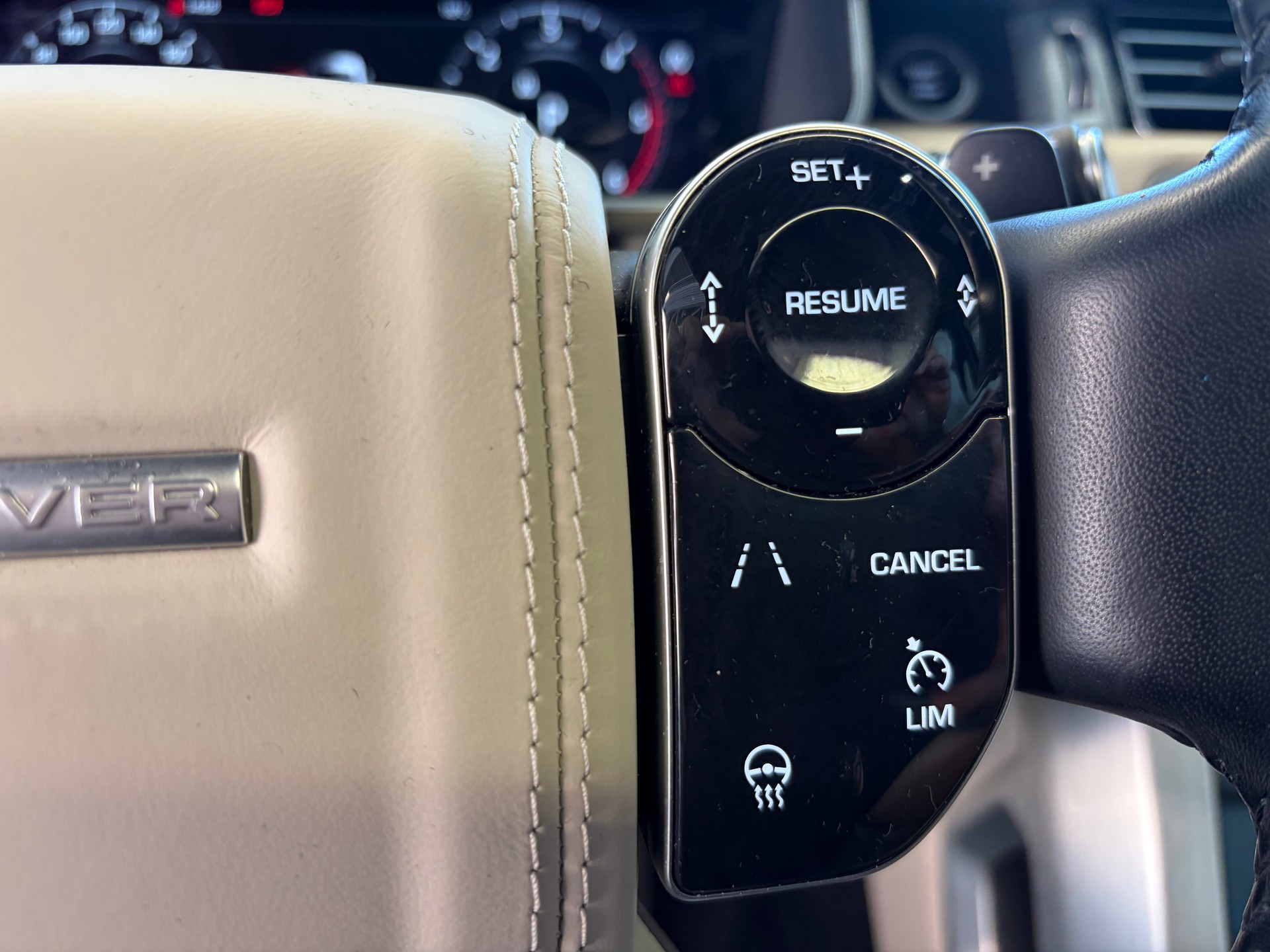 LAND ROVER Range Rover 3.0 SDV6 Vogue | CH | Leder Ivory | Pano | Standheizung | HeadUp | Drive Pro | Pixel-Laser | DAB+ |-image-17