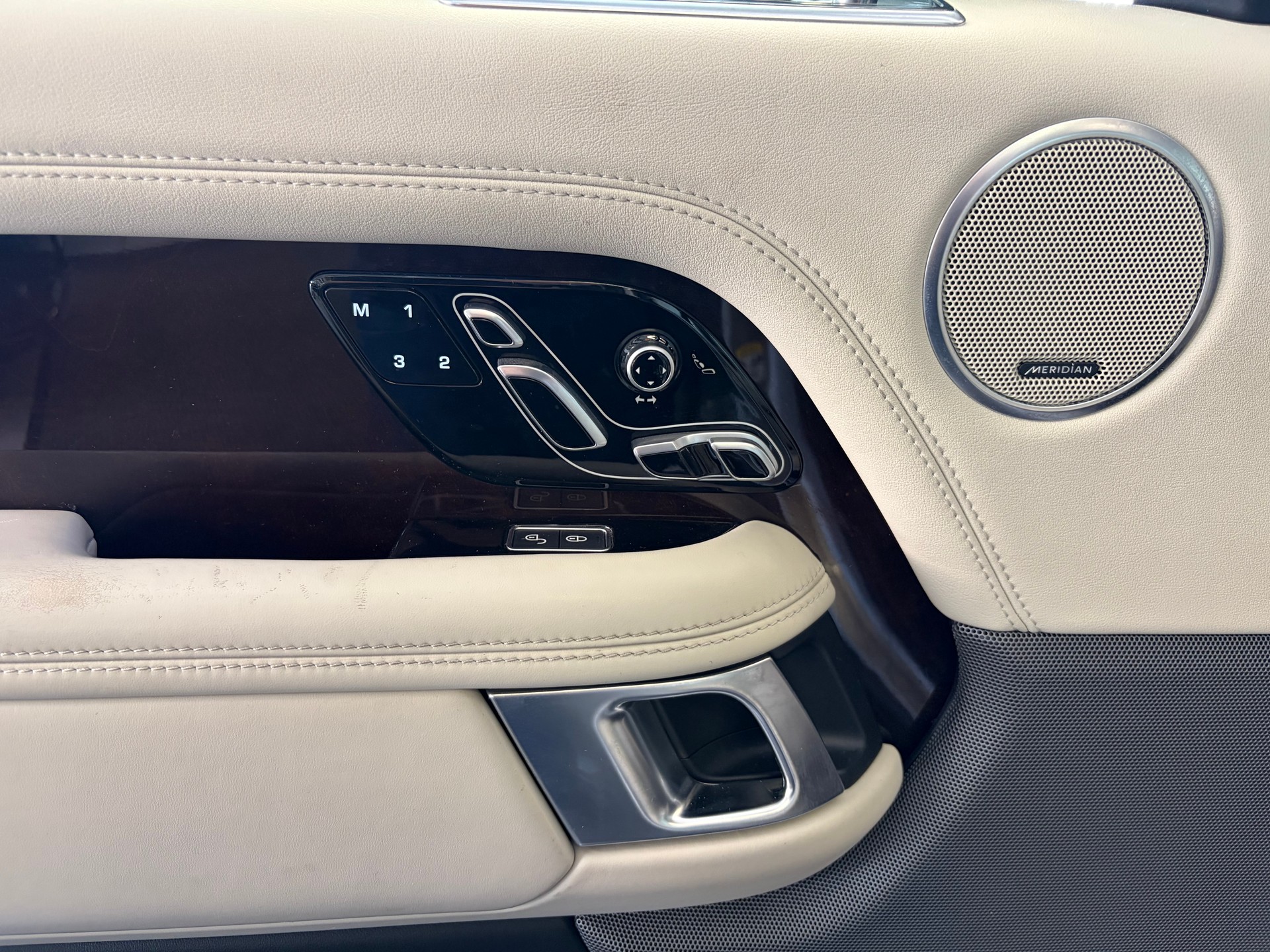 LAND ROVER Range Rover 3.0 SDV6 Vogue | CH | Leder Ivory | Pano | Standheizung | HeadUp | Drive Pro | Pixel-Laser | DAB+ |-image-19