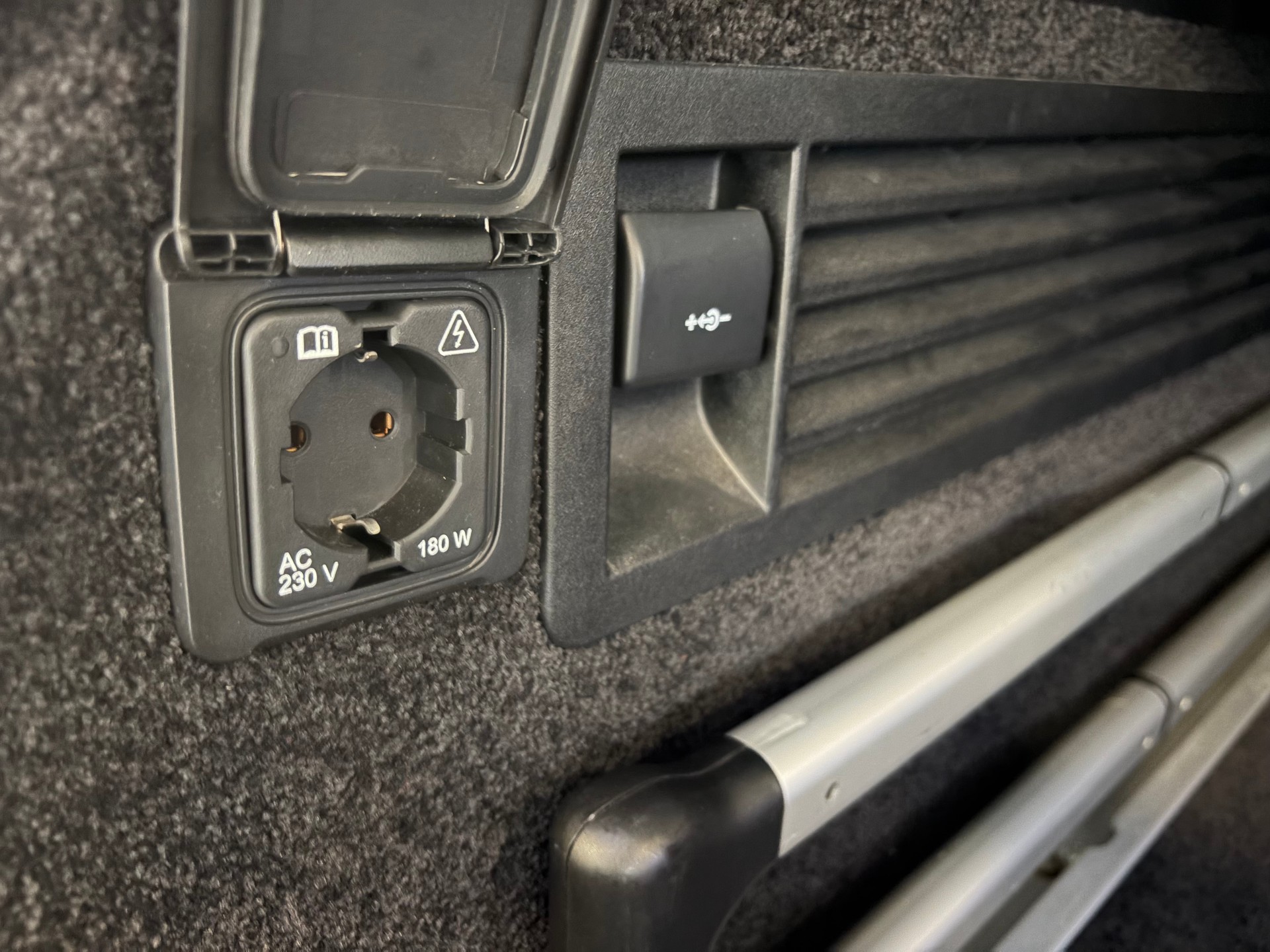 LAND ROVER Range Rover 3.0 SDV6 Vogue | CH | Leder Ivory | Pano | Standheizung | HeadUp | Drive Pro | Pixel-Laser | DAB+ |-image-21