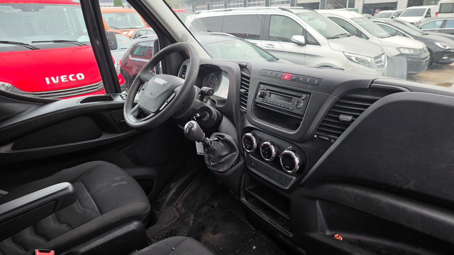 IVECO 35 C 21-image-5