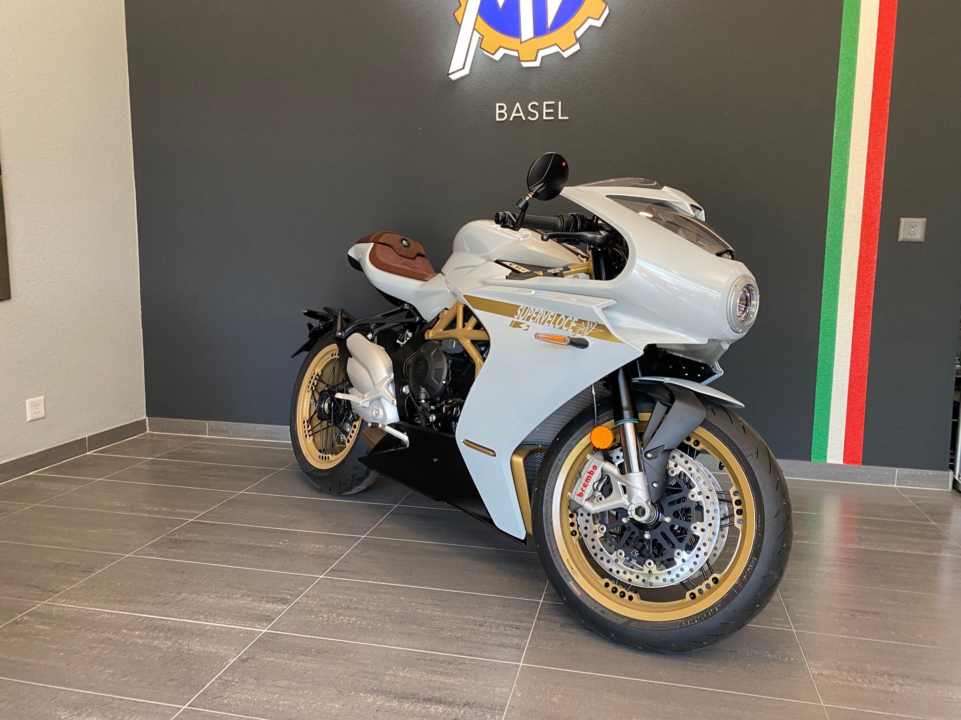 MV AGUSTA Superveloce S 800-showroom-element-1
