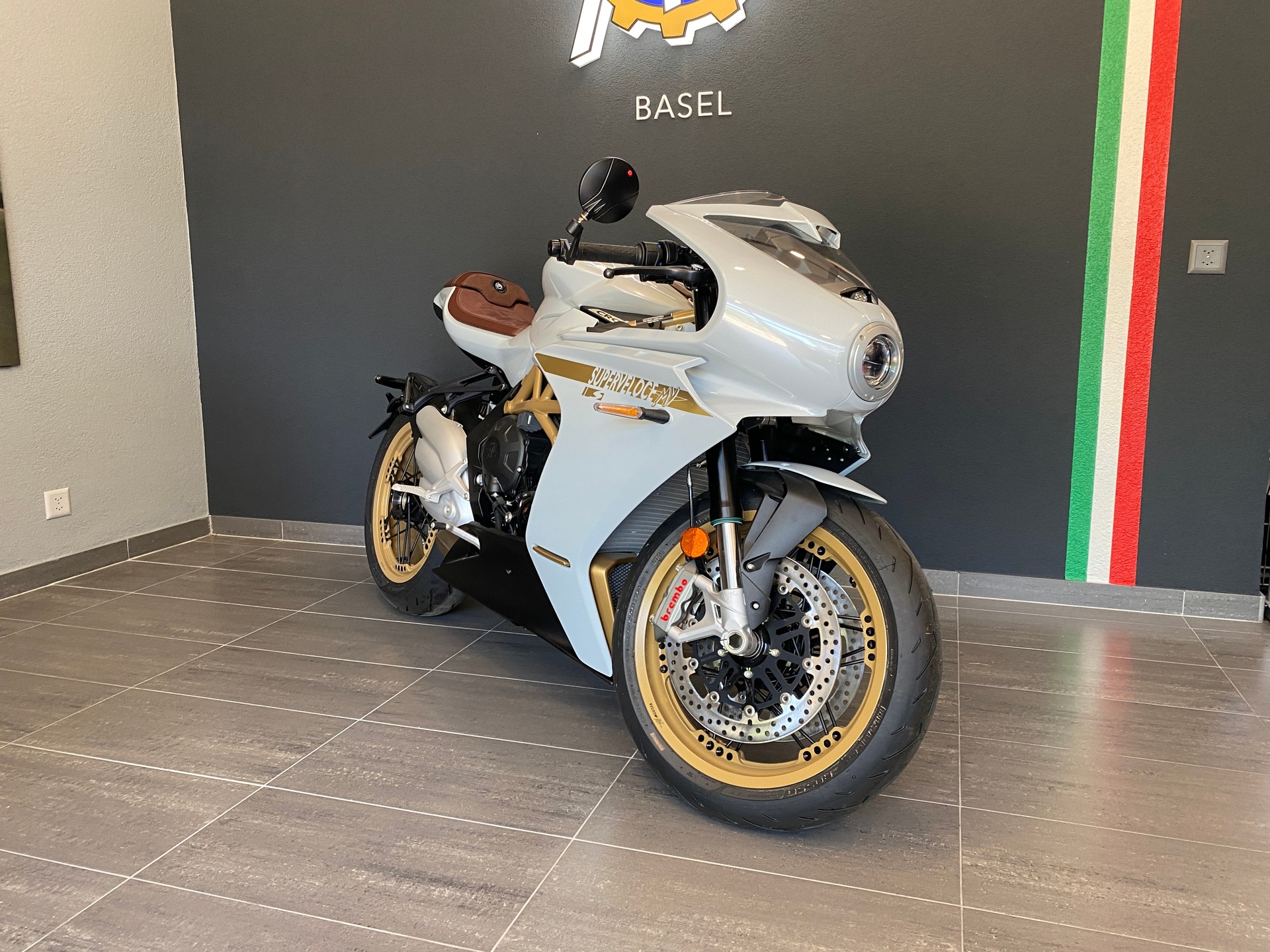 MV AGUSTA Superveloce S 800-showroom-element-3