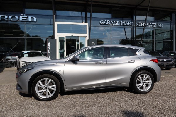 INFINITI Q30 2.2d Premium Tech AWD-image-2